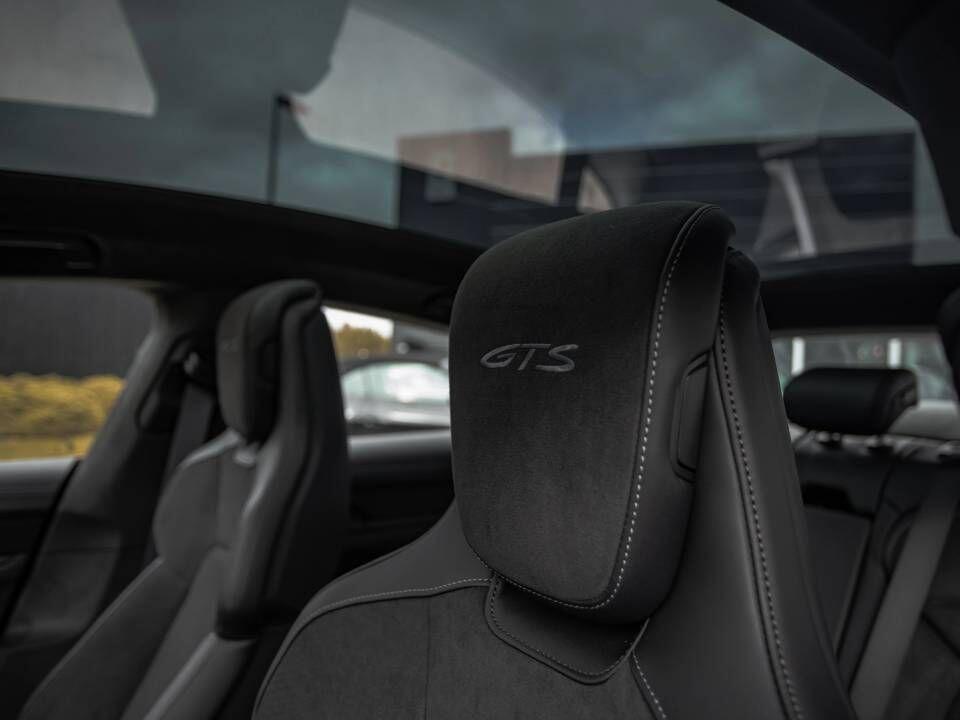 Porsche Taycan view 49