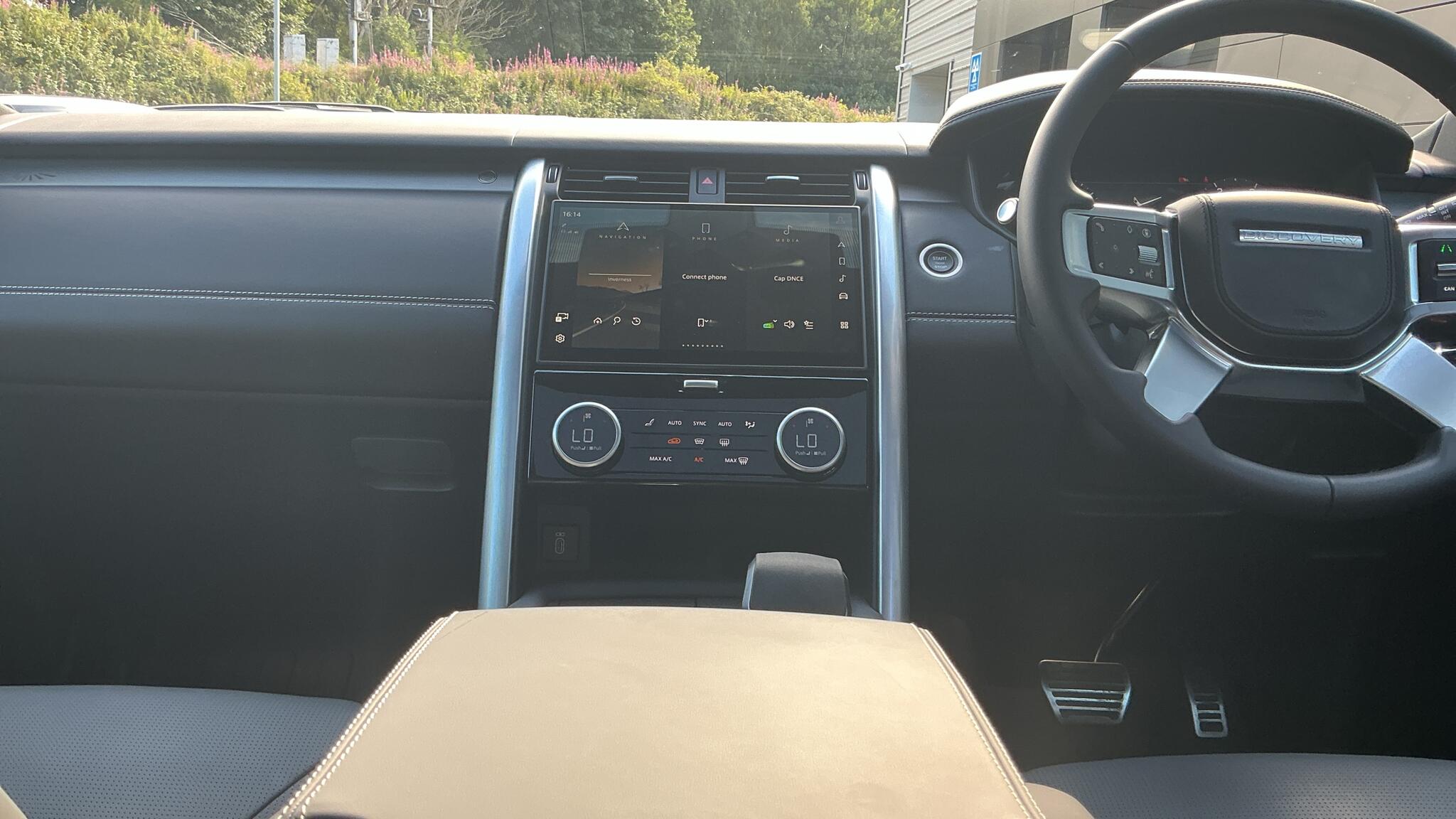 Land Rover Discovery view 14
