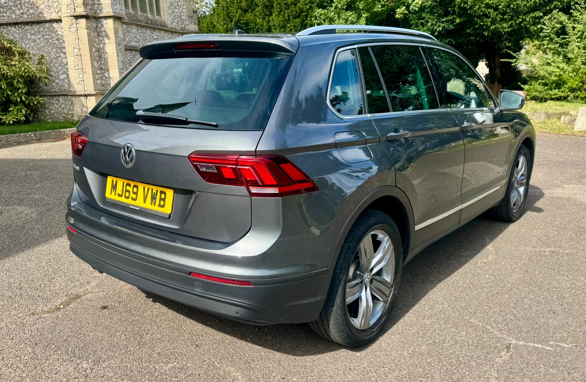 Volkswagen Tiguan view 22