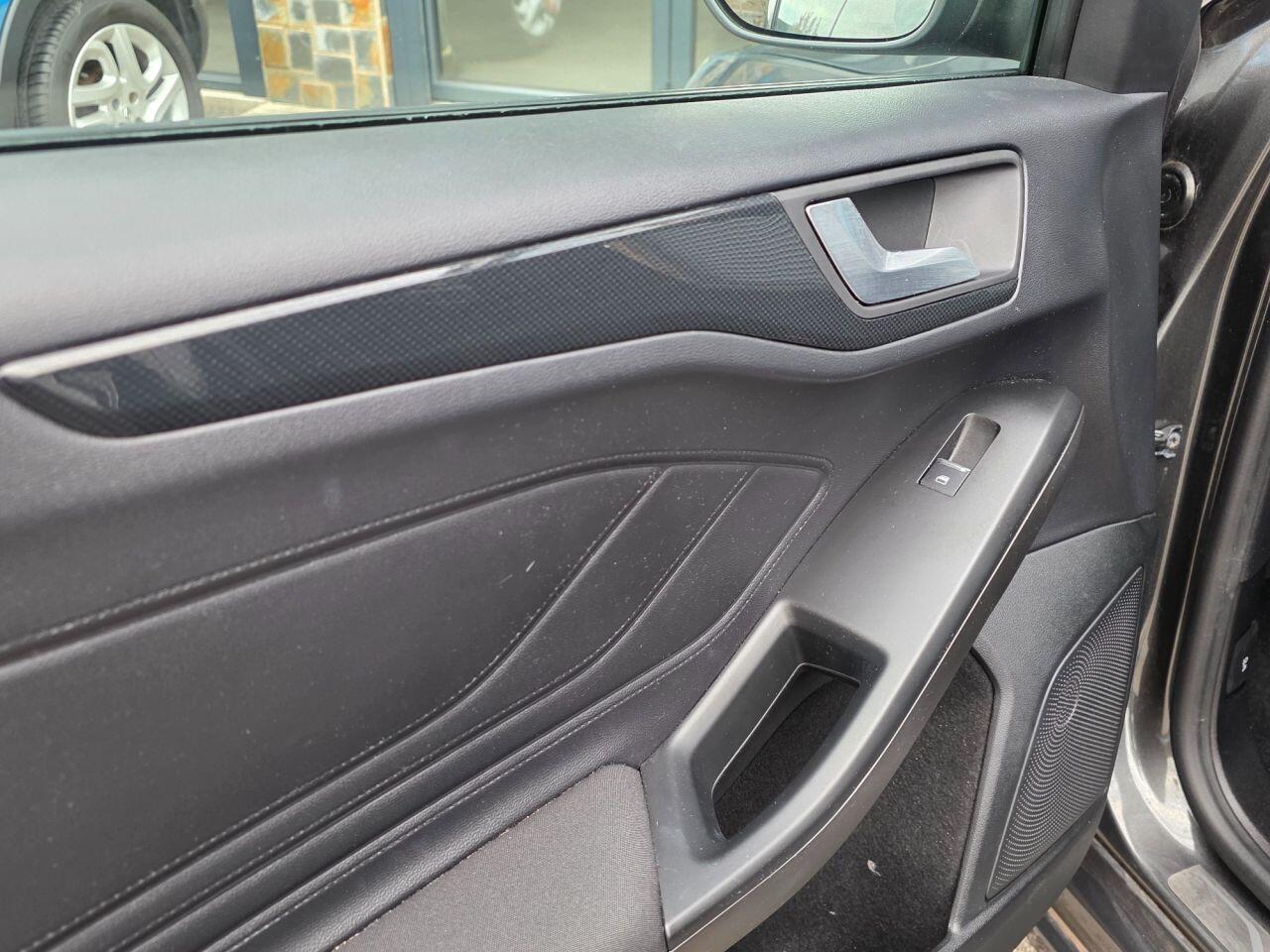 Ford Focus view 23