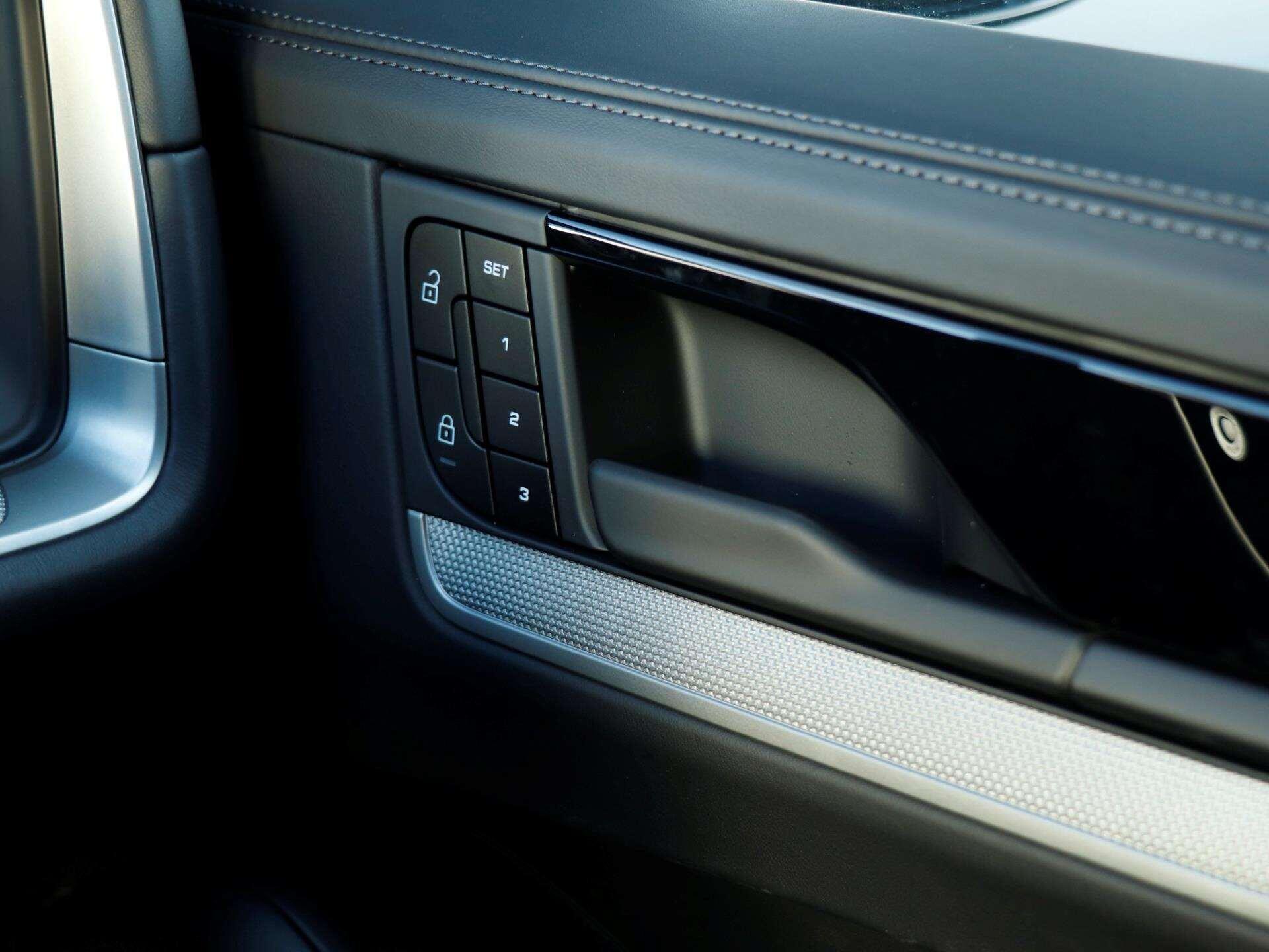 Porsche Cayenne view 21