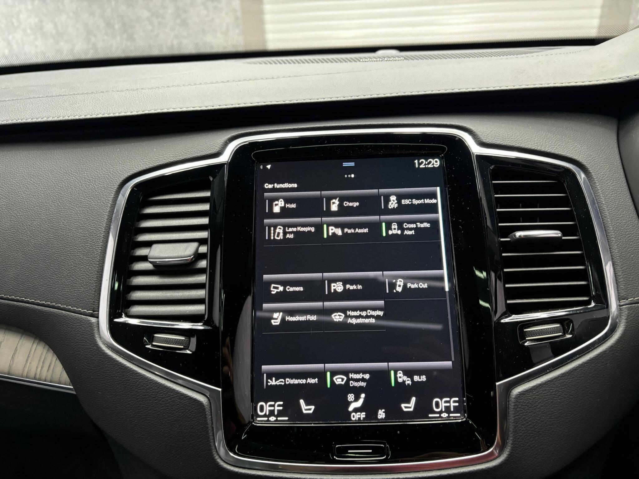 Volvo XC90 view 16