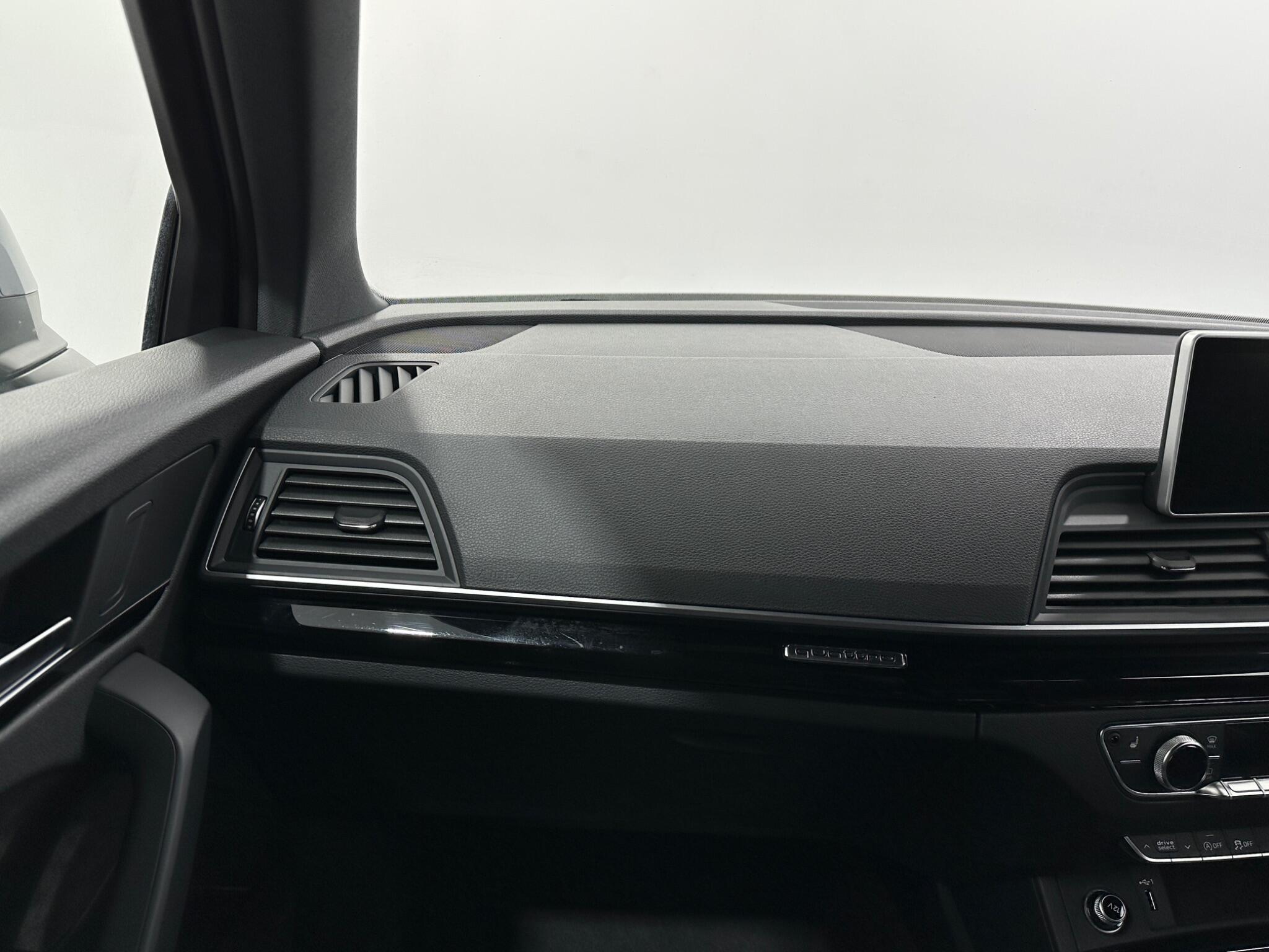 Audi Q5 view 28