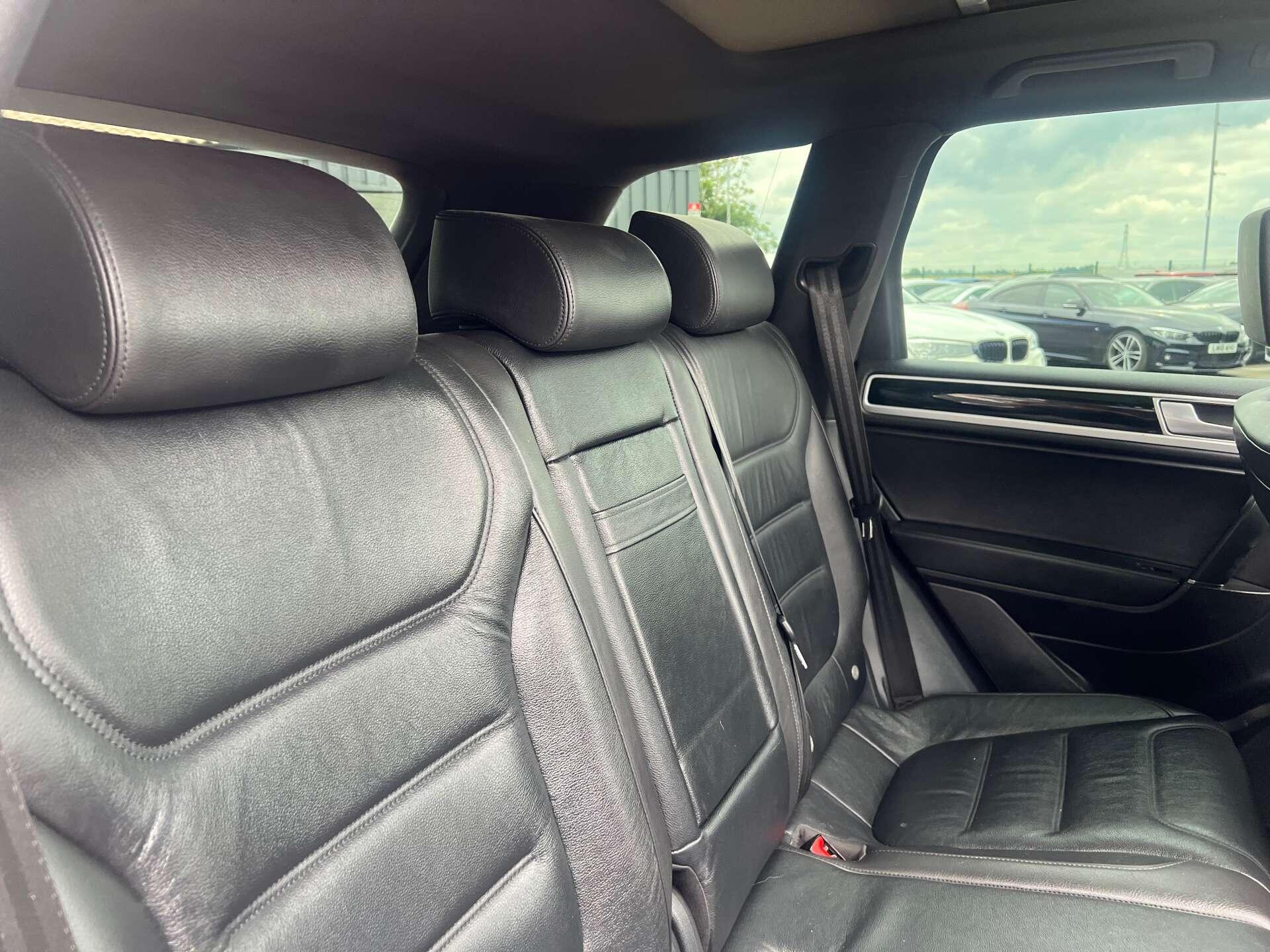 Volkswagen Touareg view 30