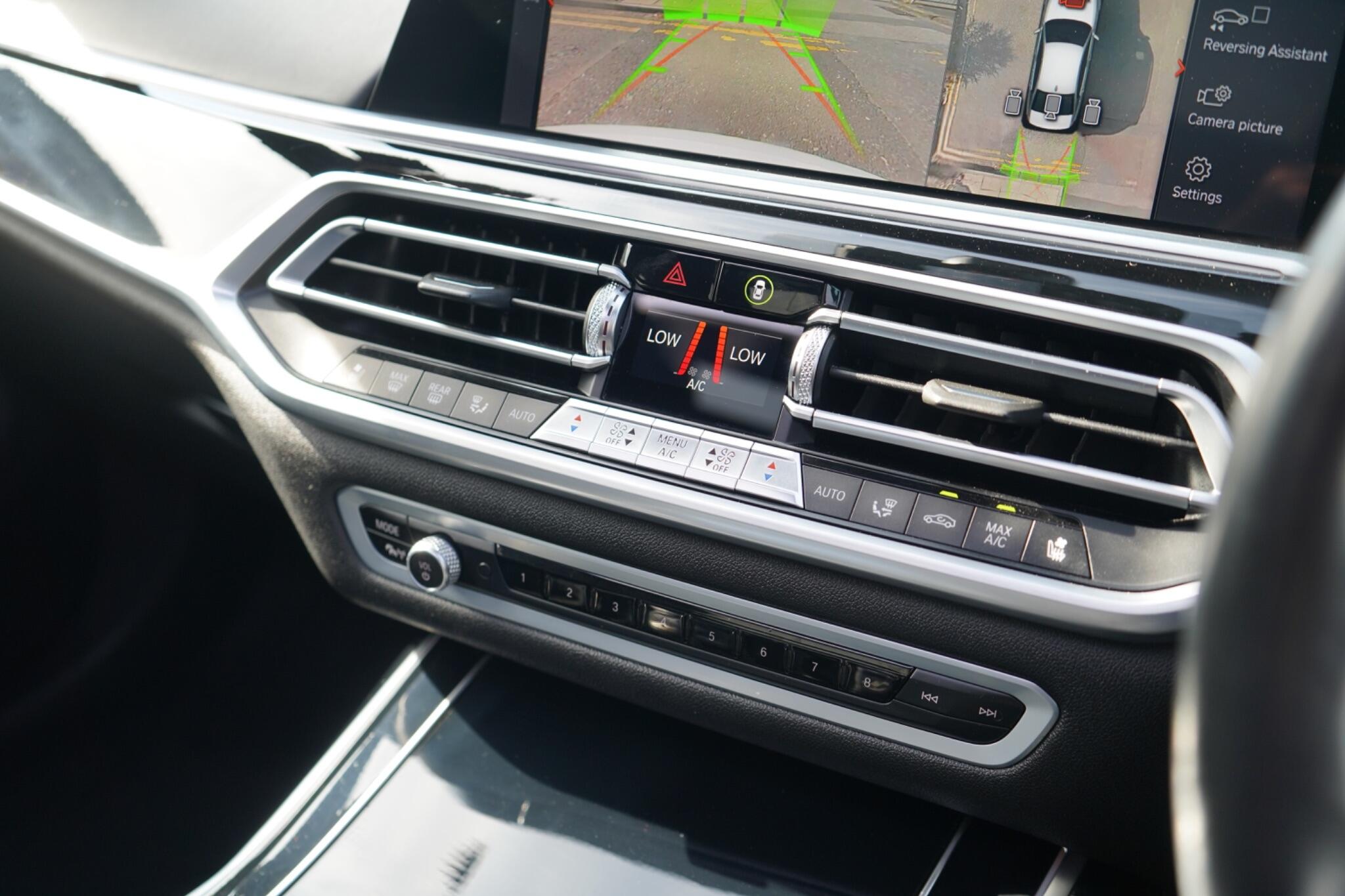 BMW X7 view 30