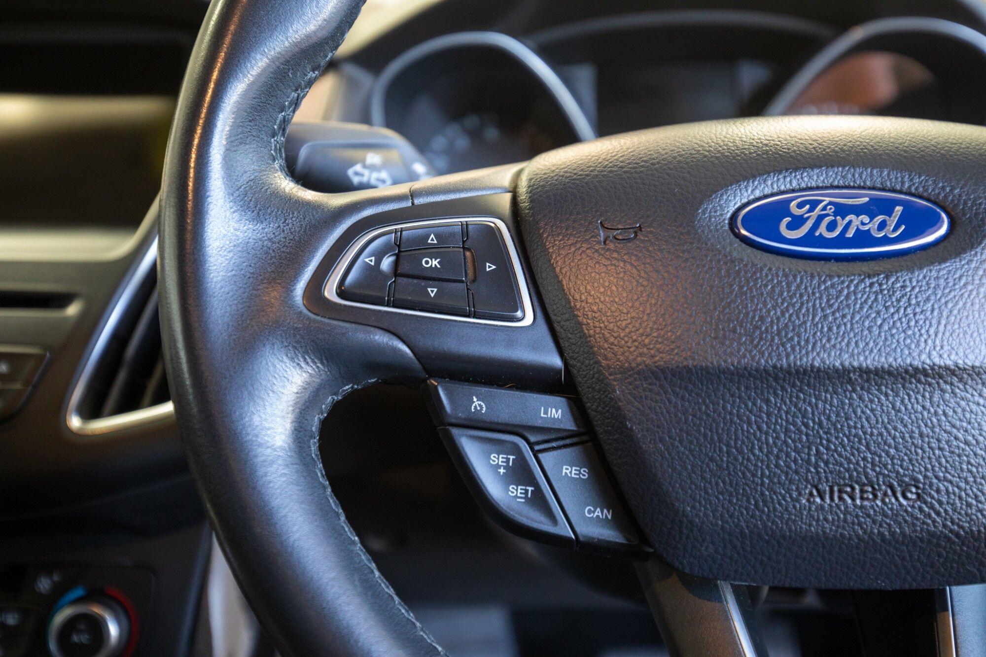 Ford Focus view 17
