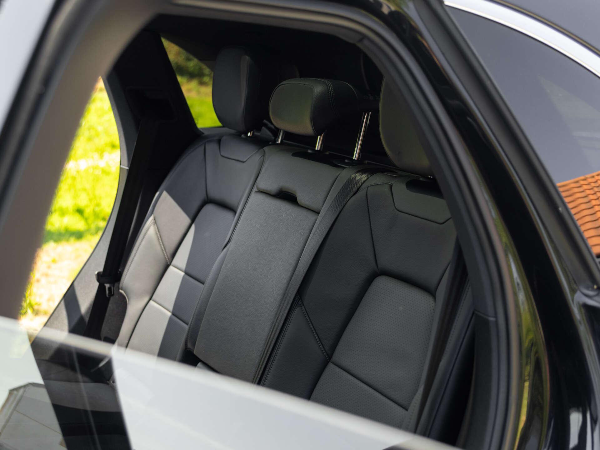 Porsche Cayenne view 40
