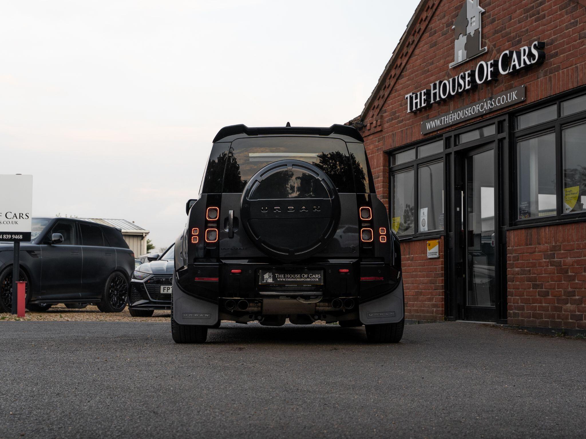 Land Rover Defender 110 view 15