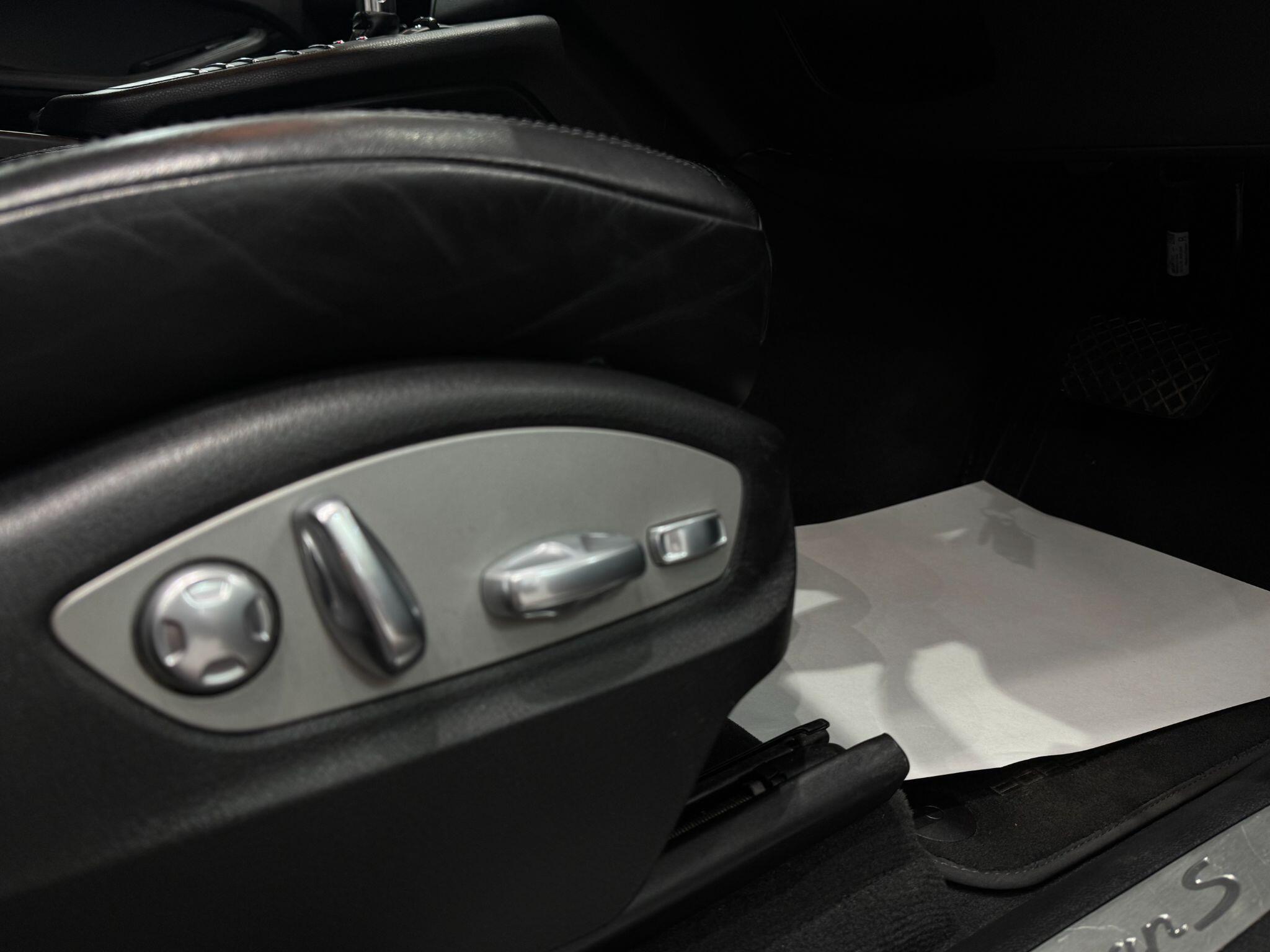 Porsche Macan view 25