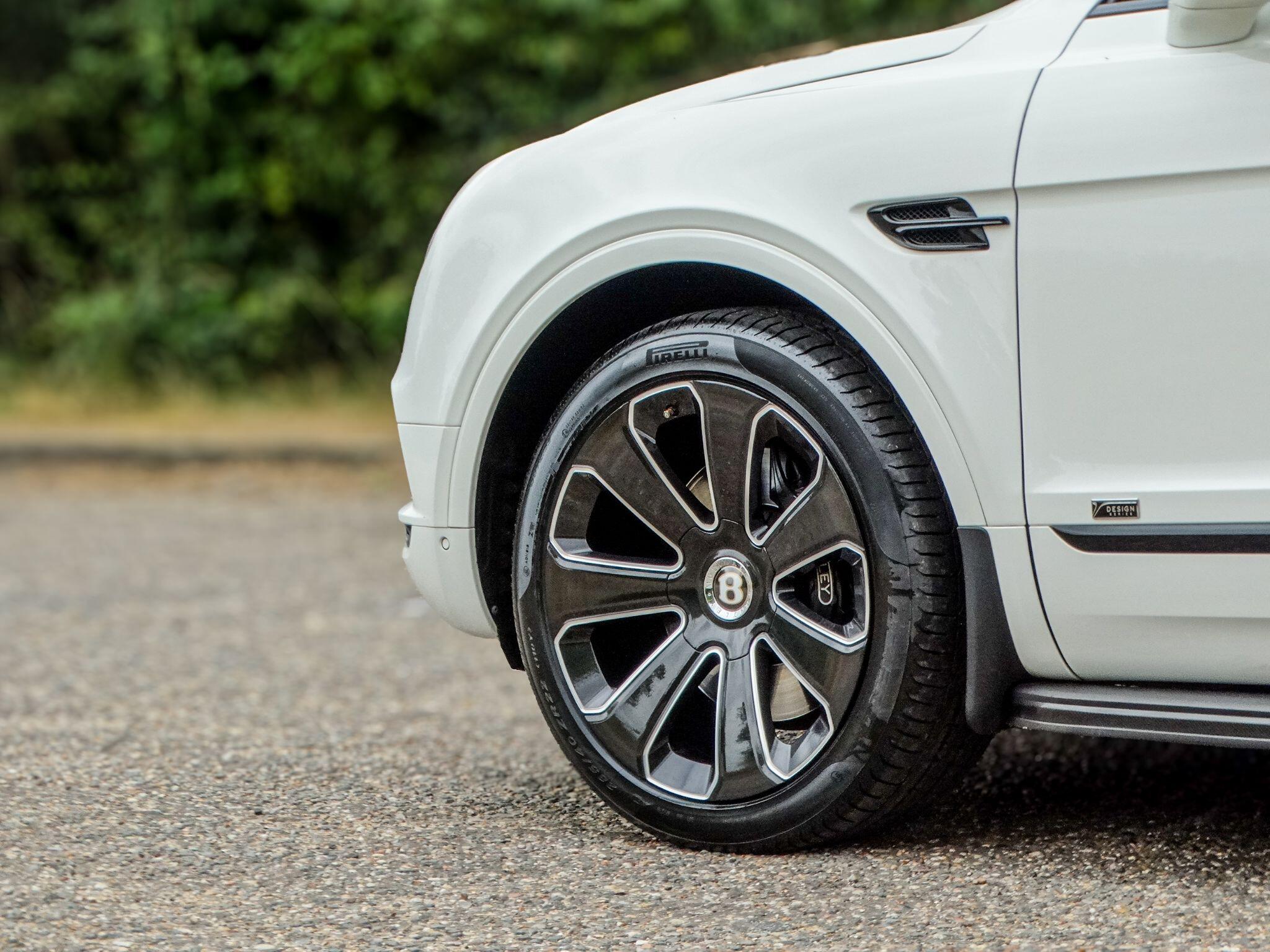 Bentley Bentayga view 5
