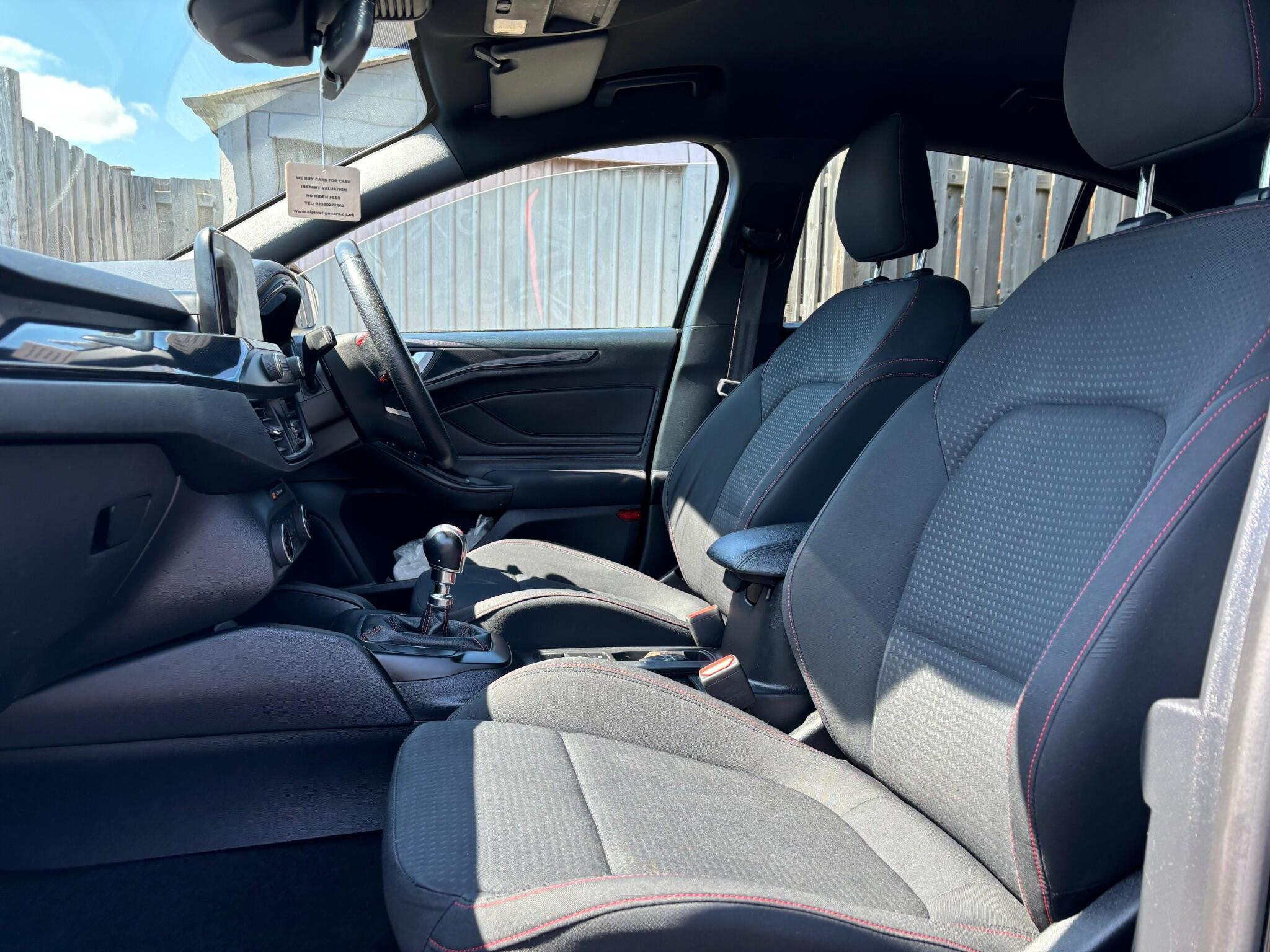 Ford Focus view 23