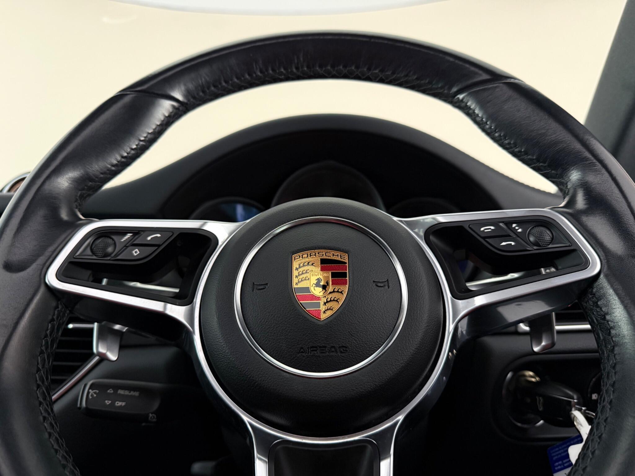 Porsche Macan view 29
