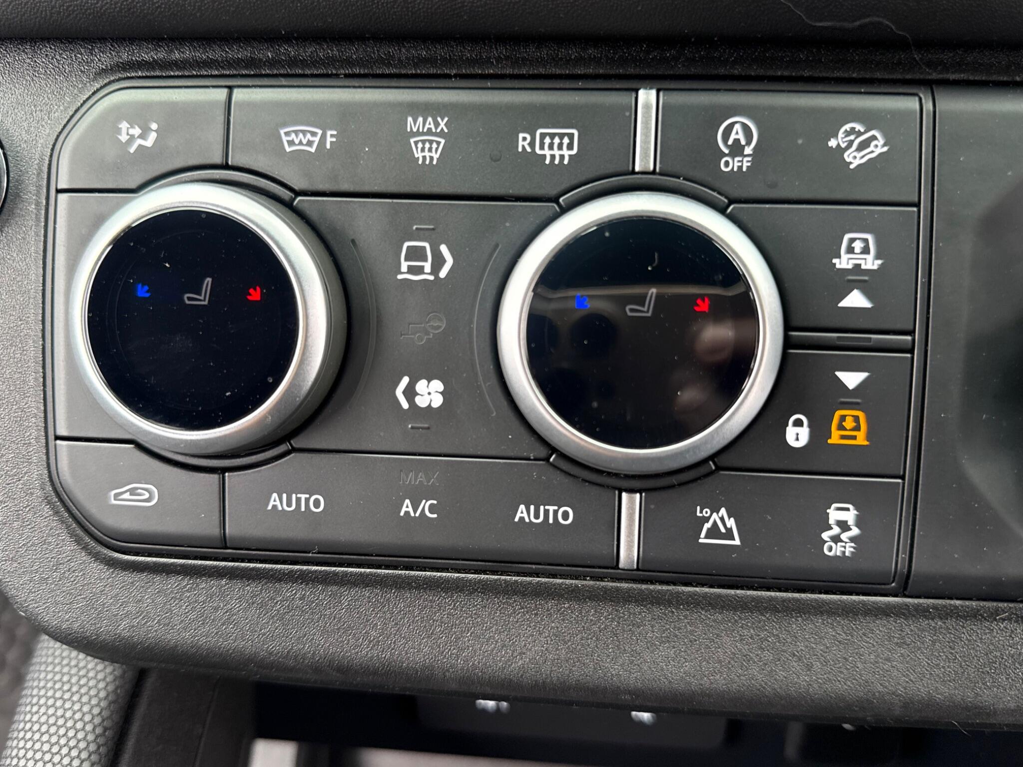 Land Rover Defender 130 view 34