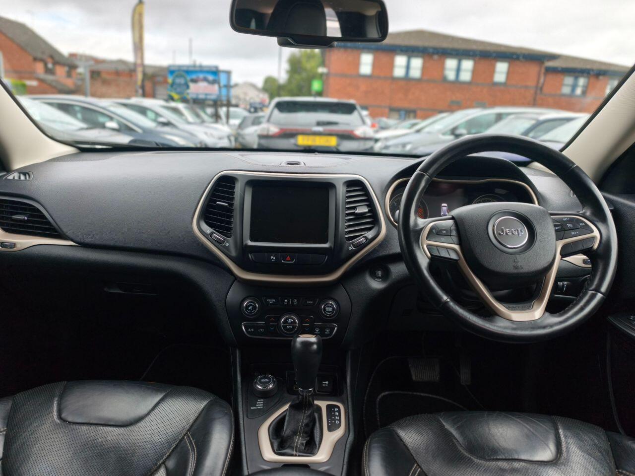 Jeep Cherokee view 7