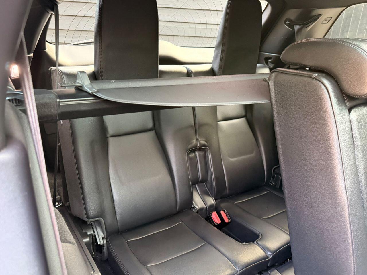Land Rover Discovery Sport view 18