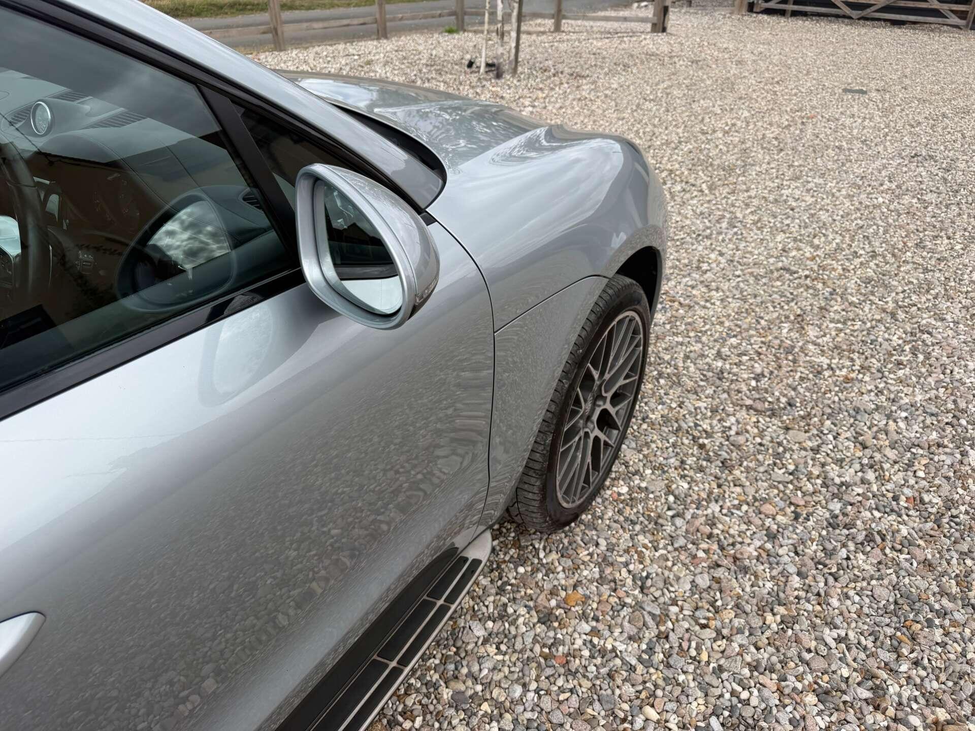 Porsche Macan view 15