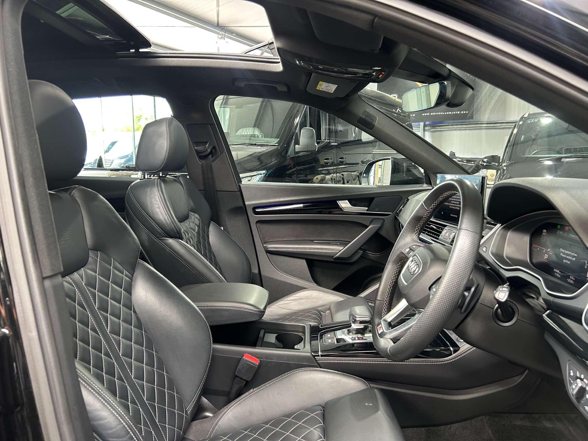 Audi Q5 view 2