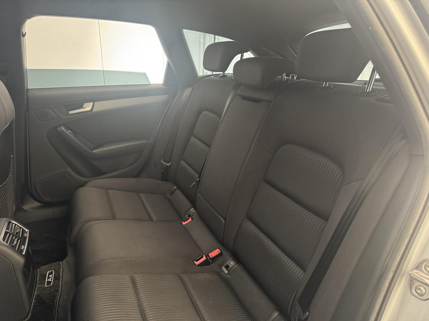 Audi A4 Avant view 54