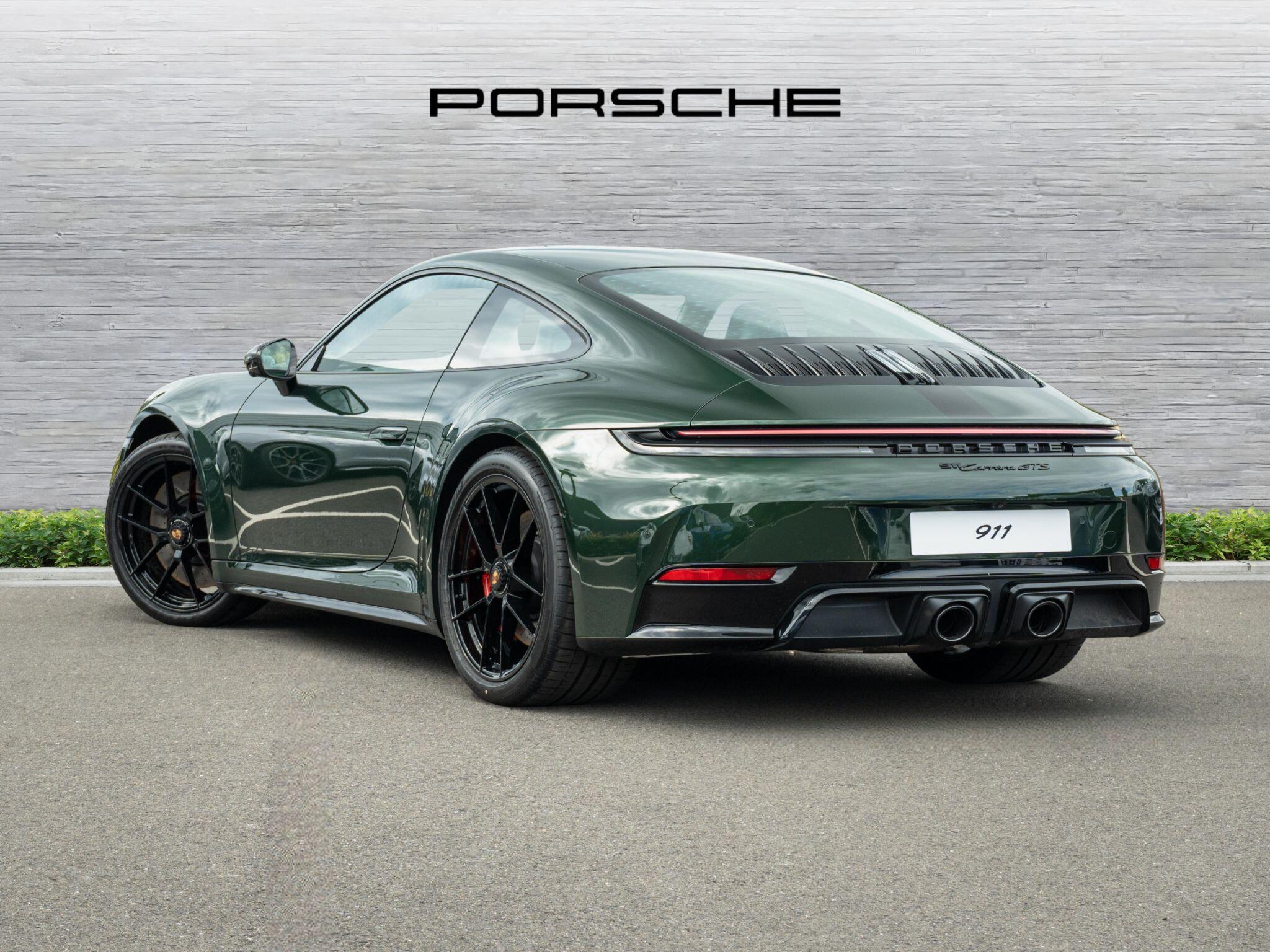 Porsche 911 view 3