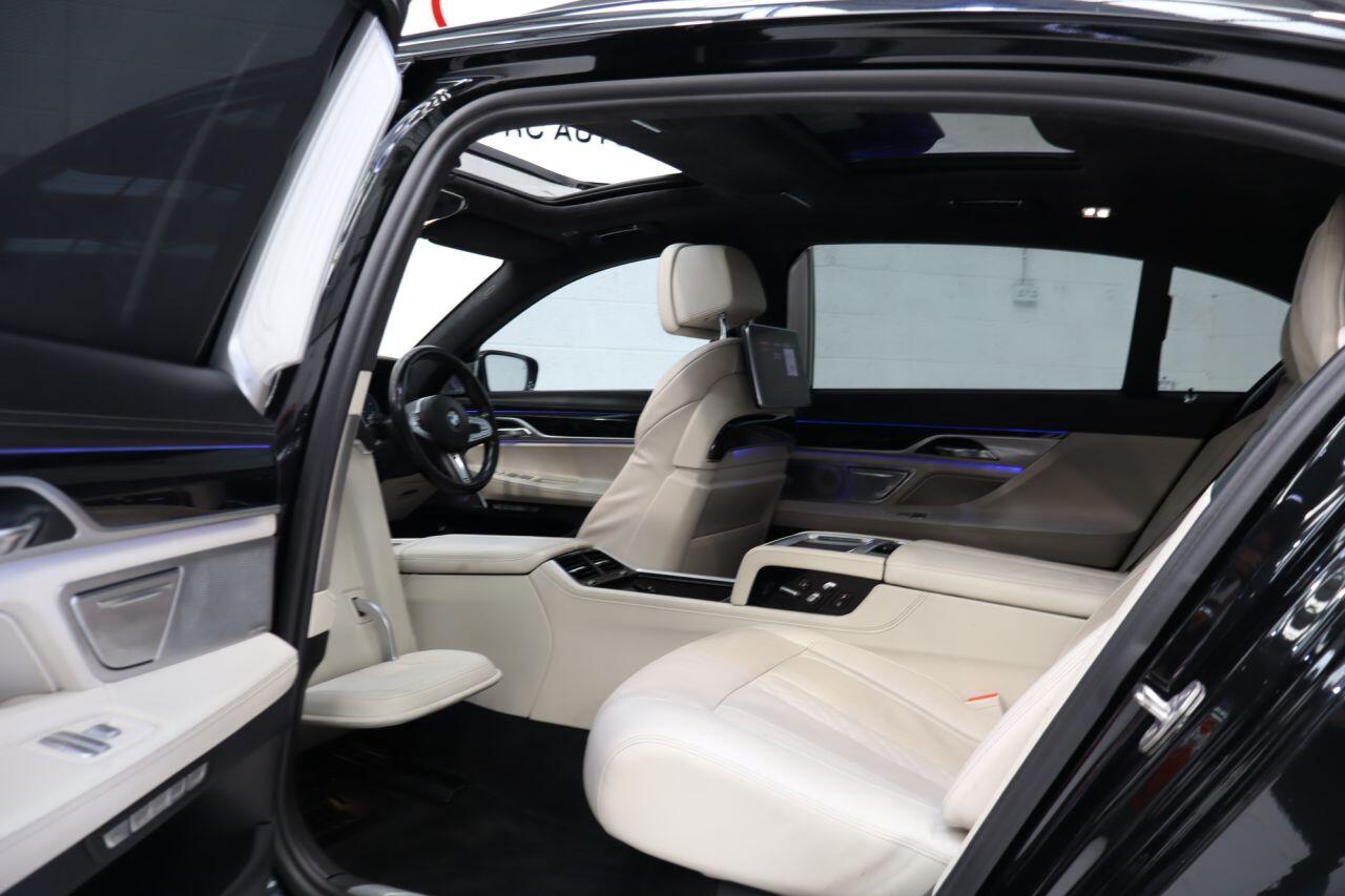 BMW 7 Series view 29