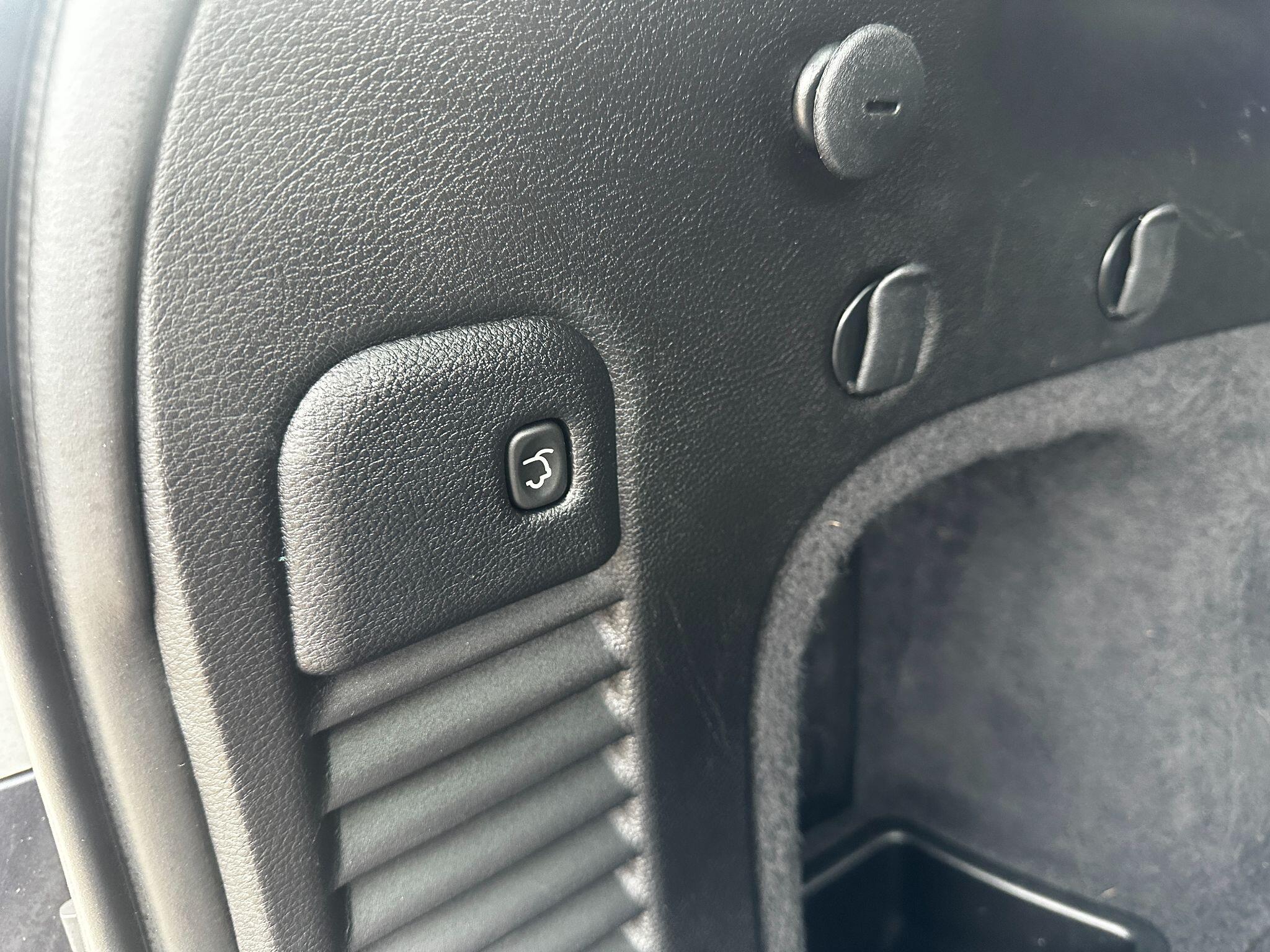 Jeep Grand Cherokee view 25