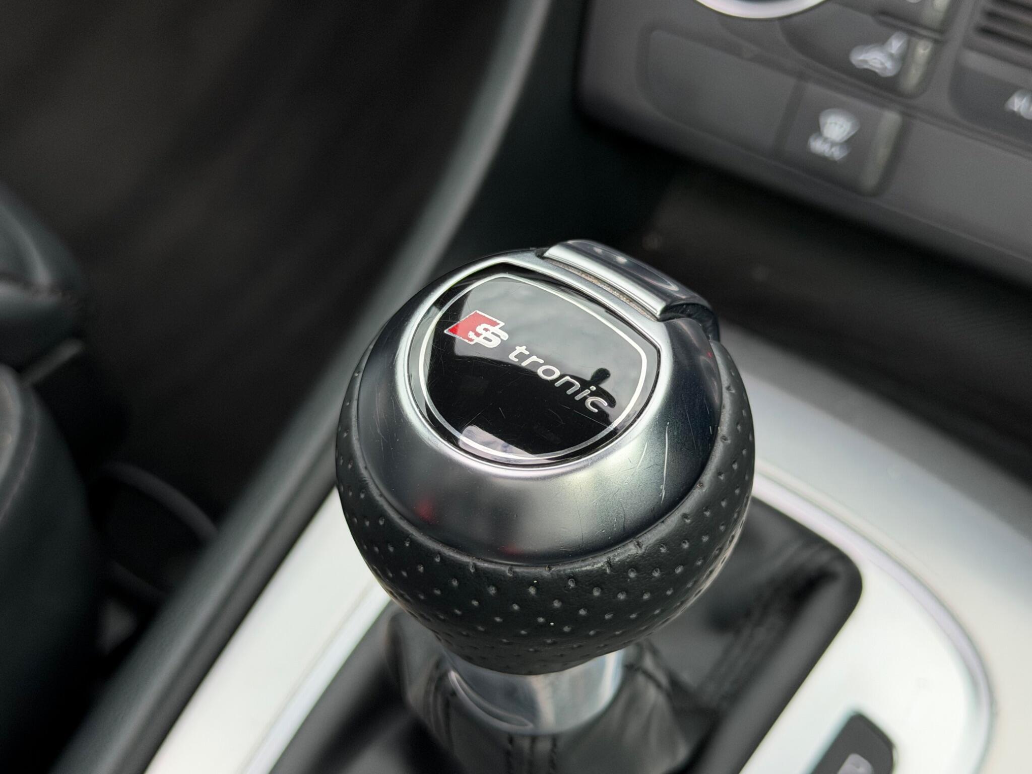 Audi Q3 view 42