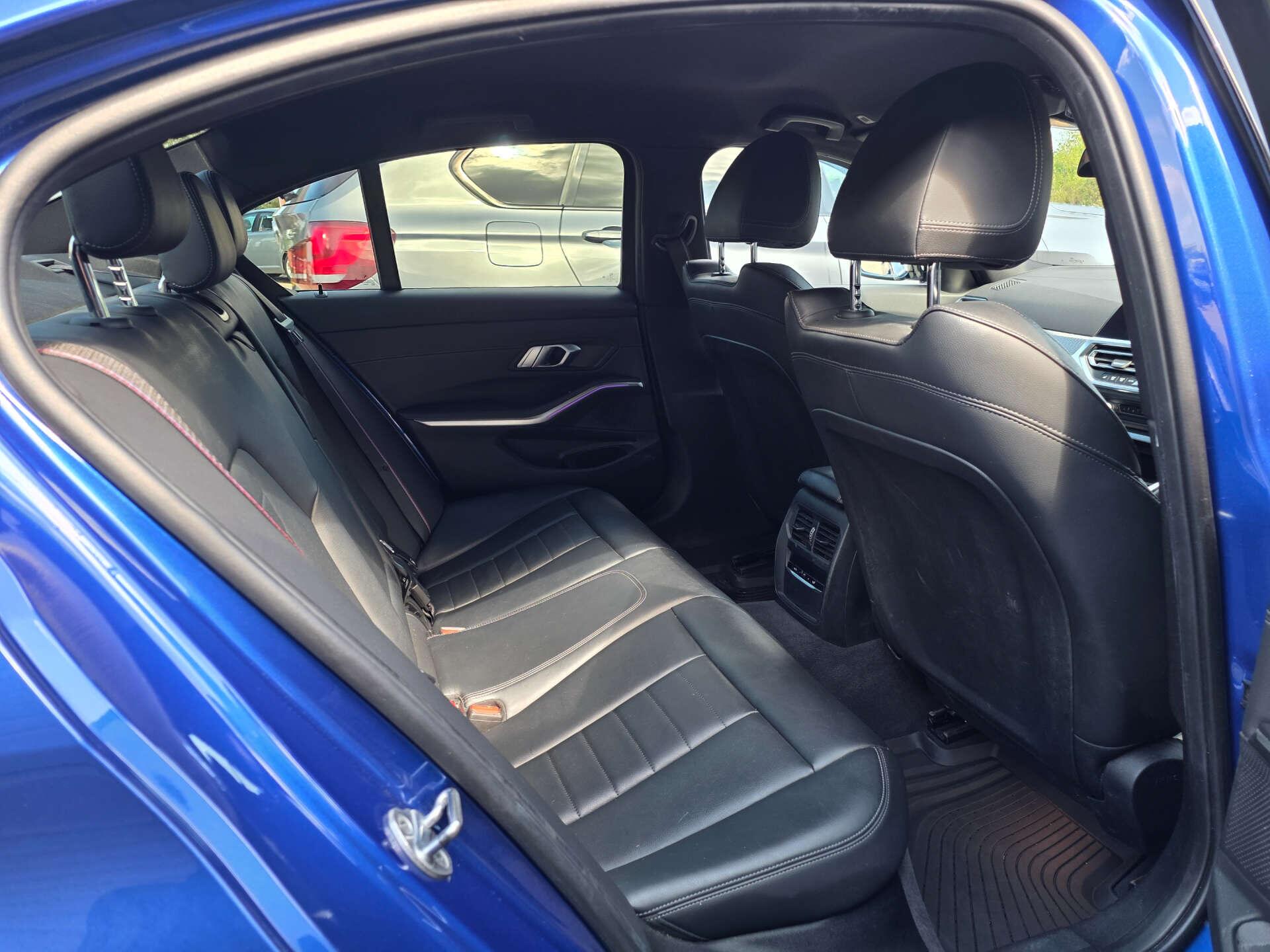 BMW 3 Series view 30