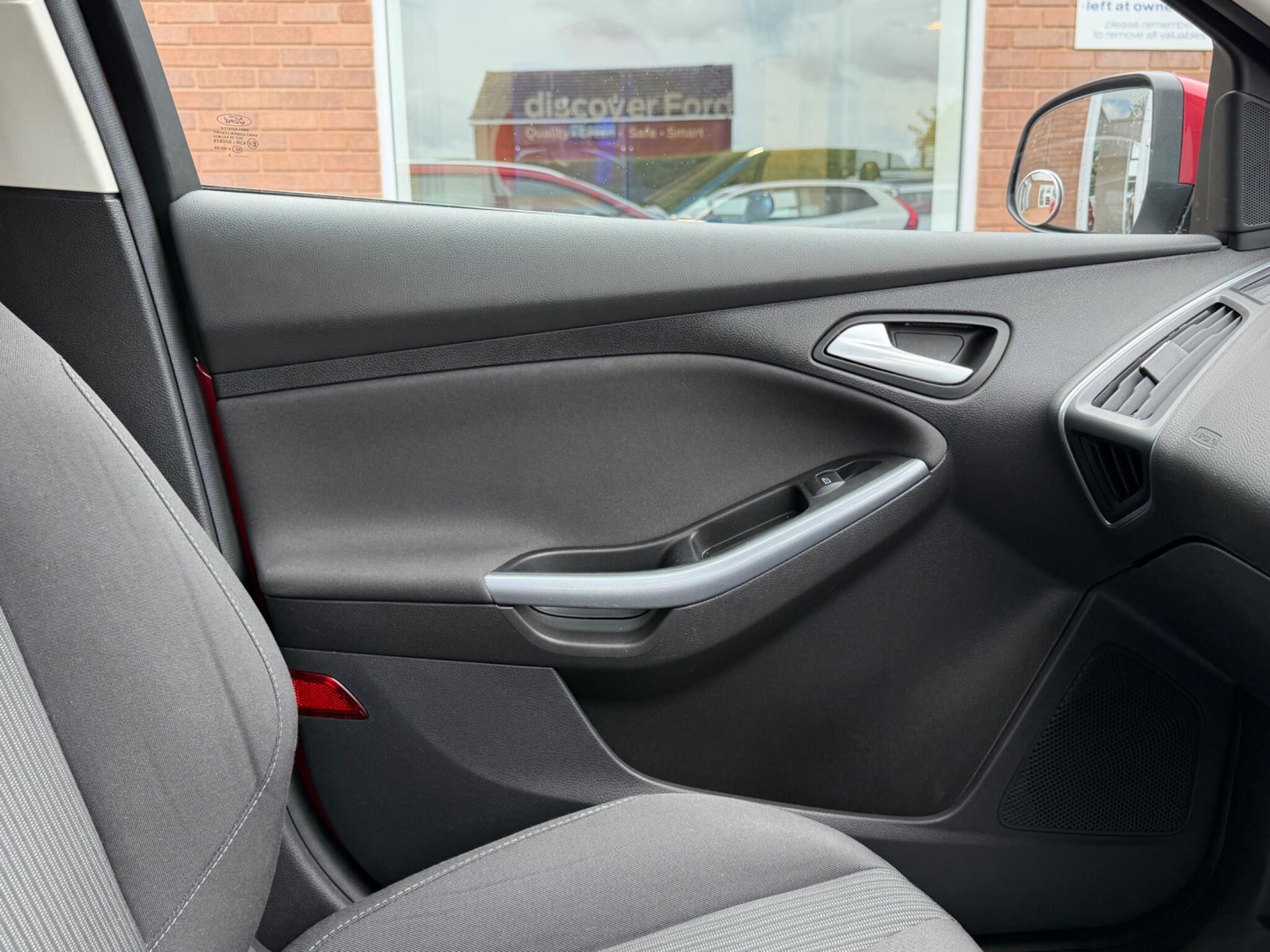 Ford Focus view 84
