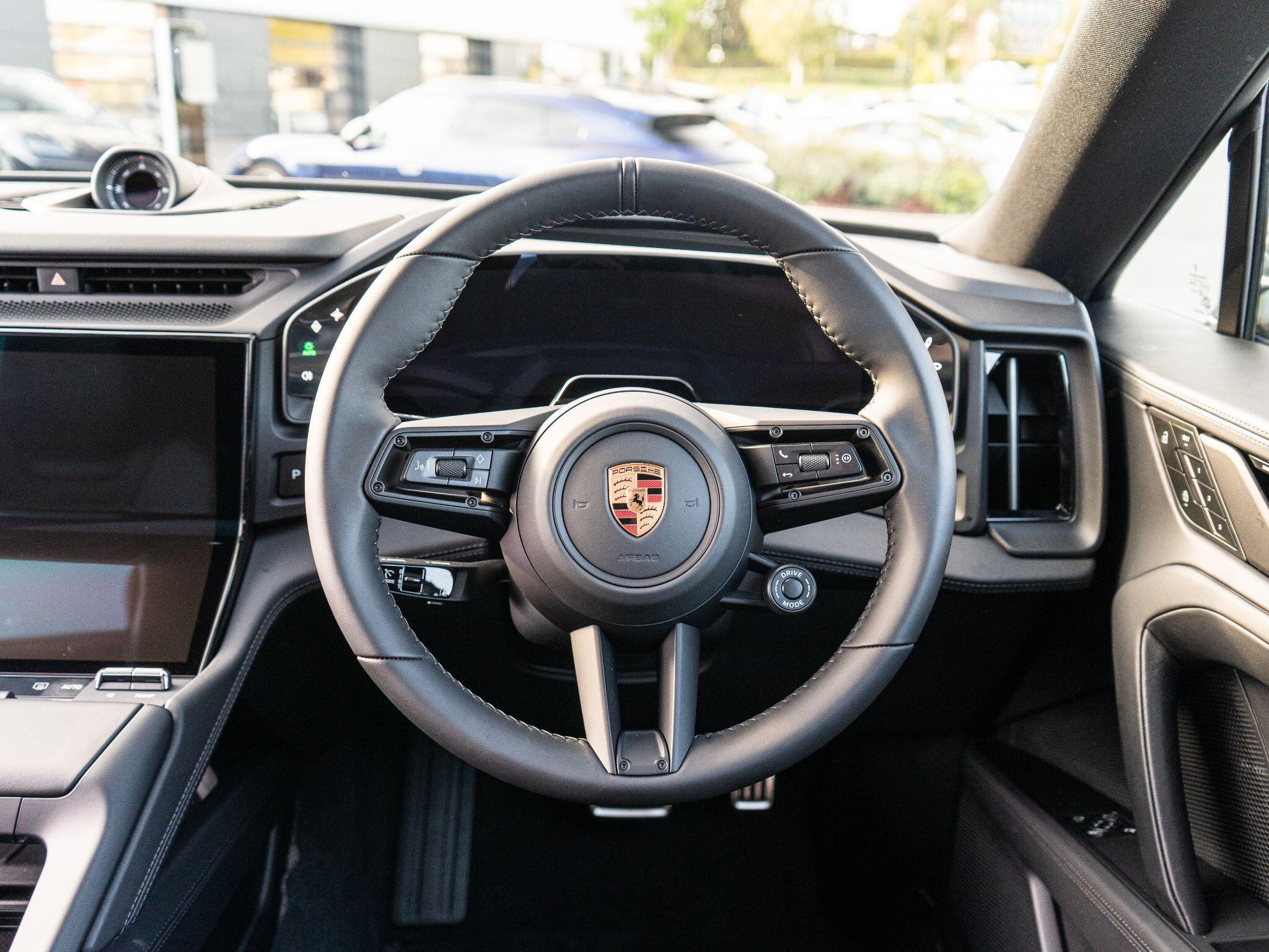 Porsche Cayenne view 32
