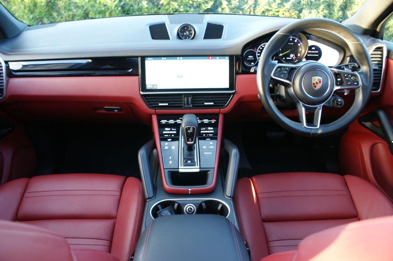 Porsche Cayenne view 36