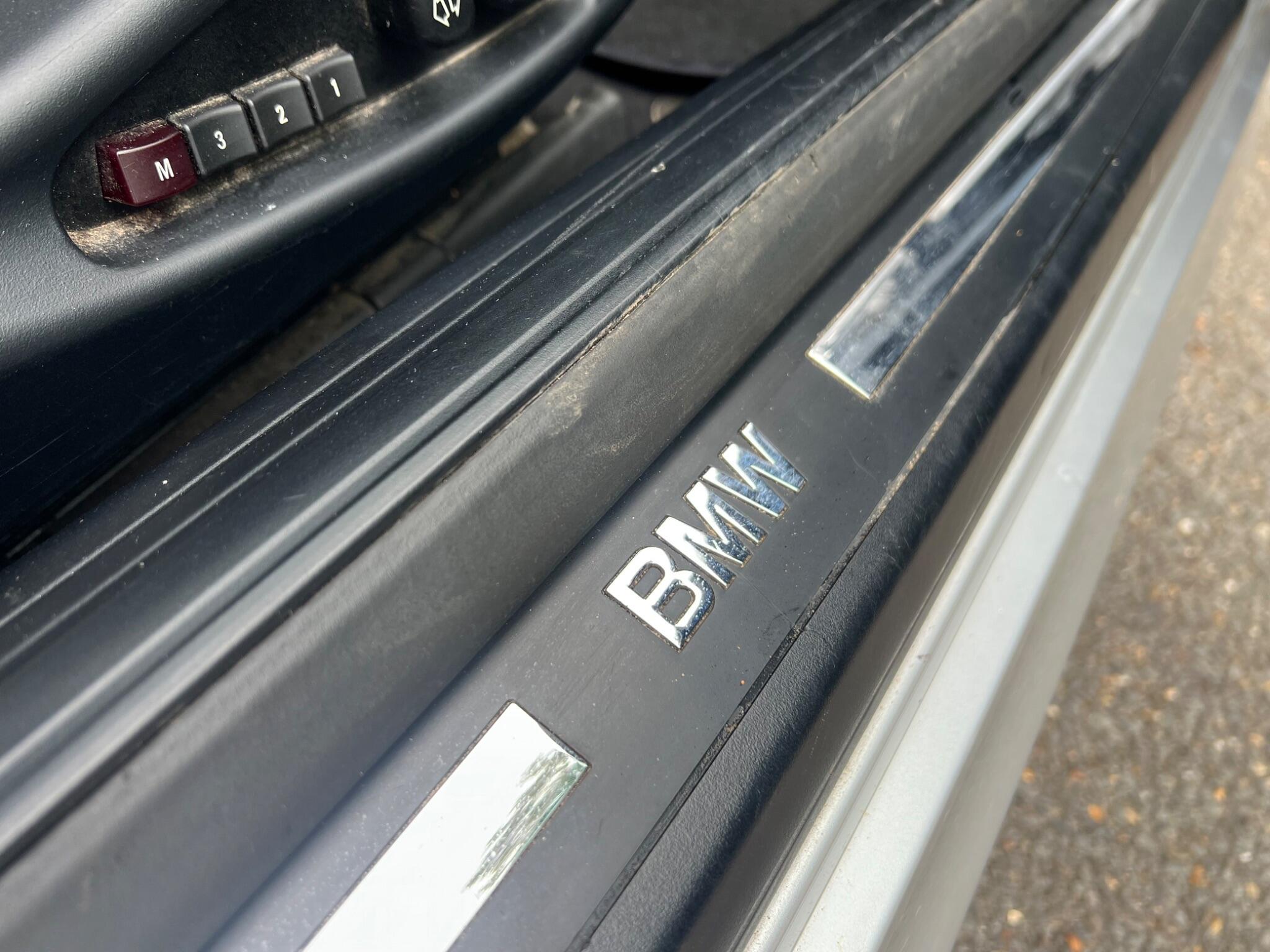 BMW 6 Series view 21