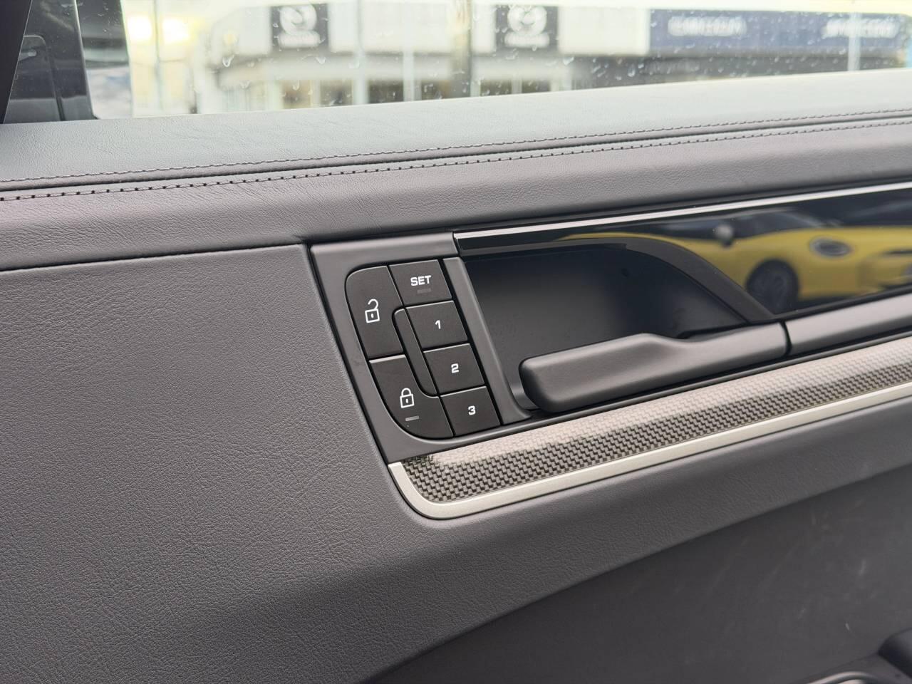 Porsche Cayenne view 36