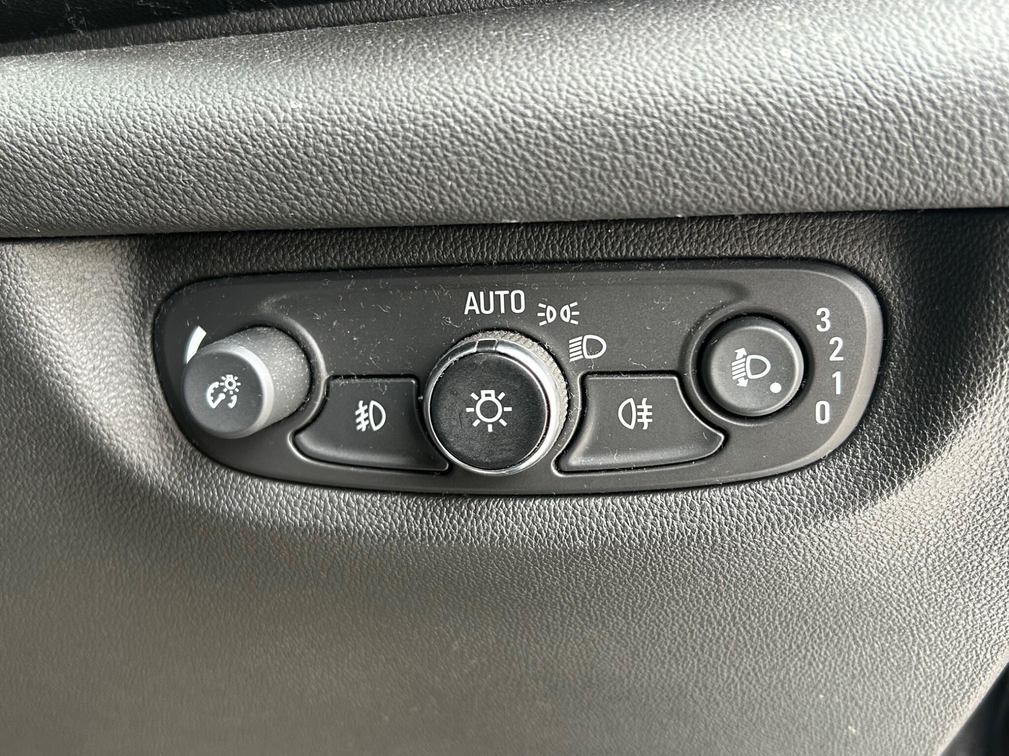 Vauxhall Insignia view 25