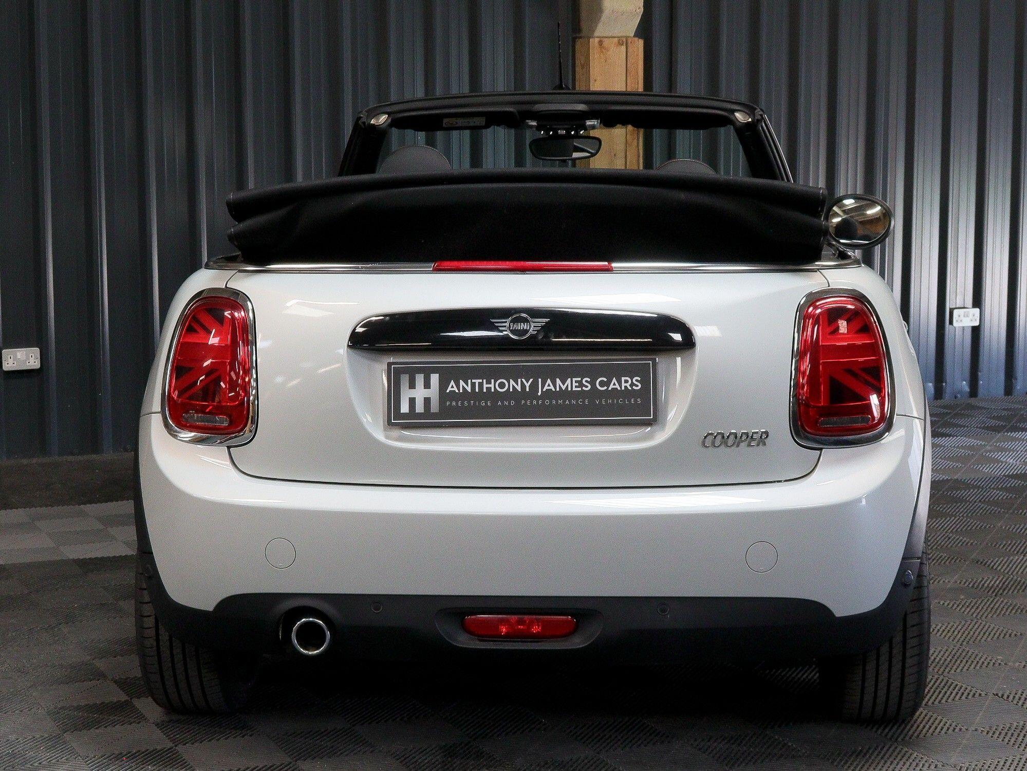 Mini Convertible view 12