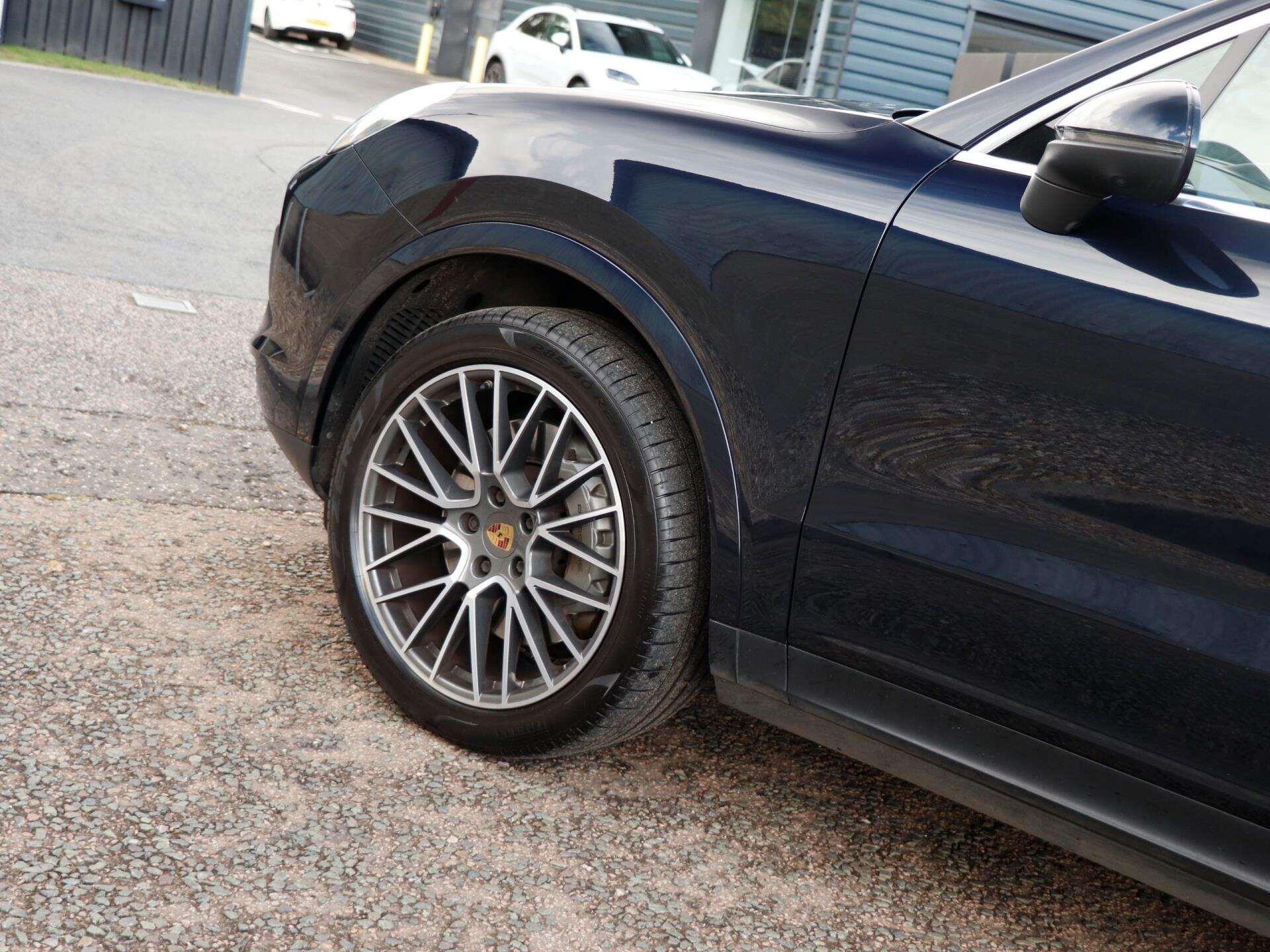 Porsche Cayenne view 32