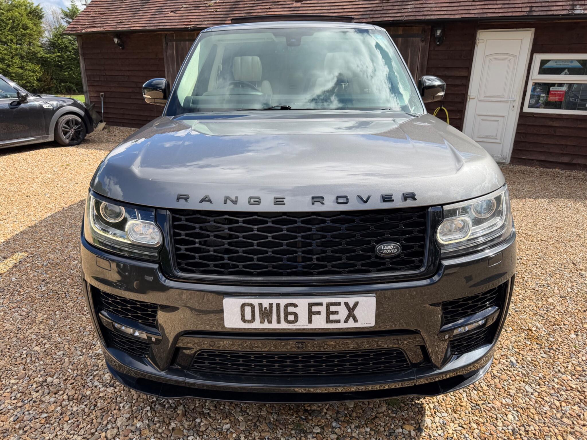 Land Rover Range Rover view 2