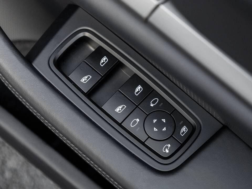 Porsche Taycan view 24