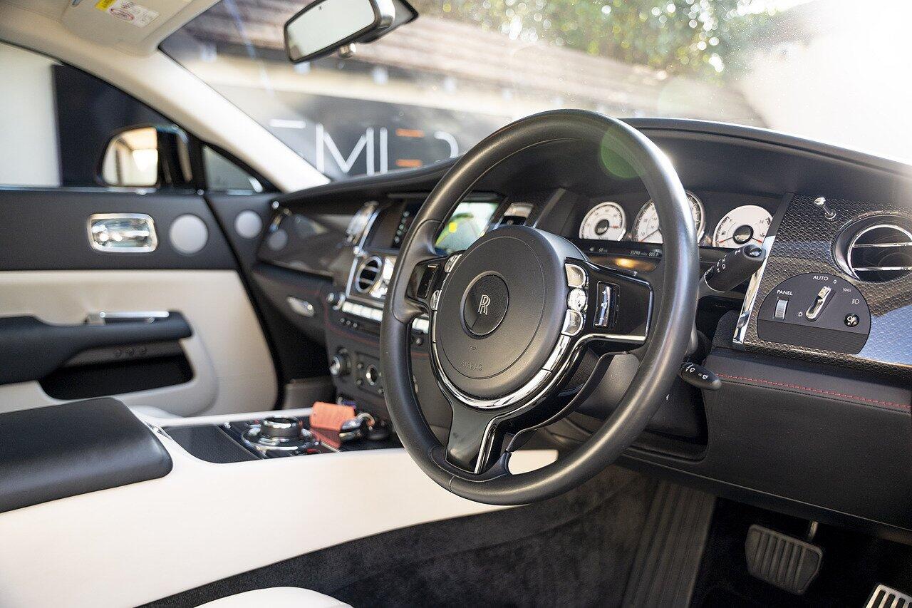Rolls-Royce Wraith view 10