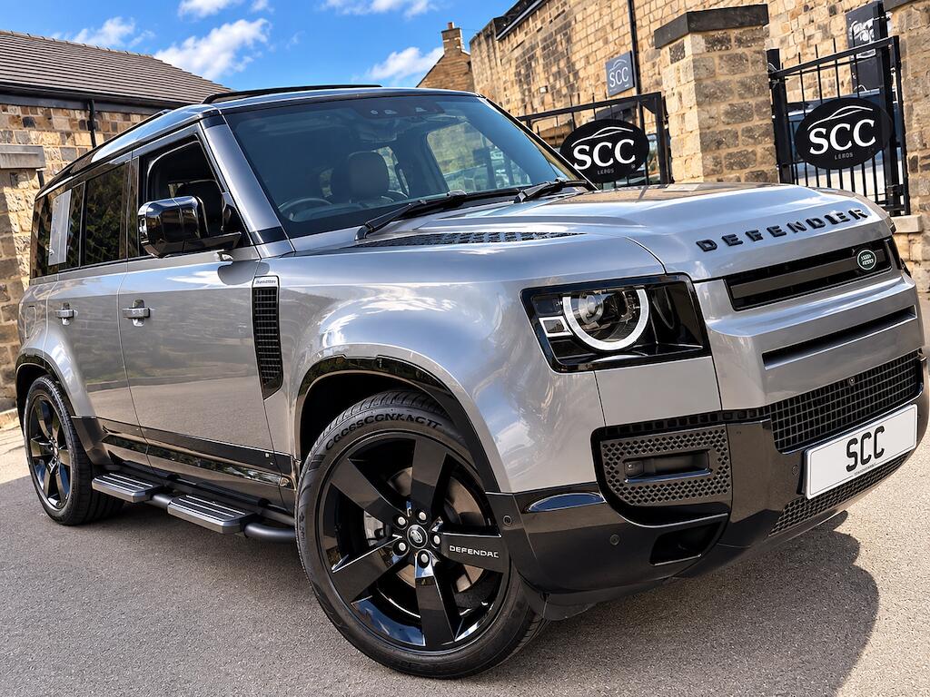 Land Rover Defender view 3