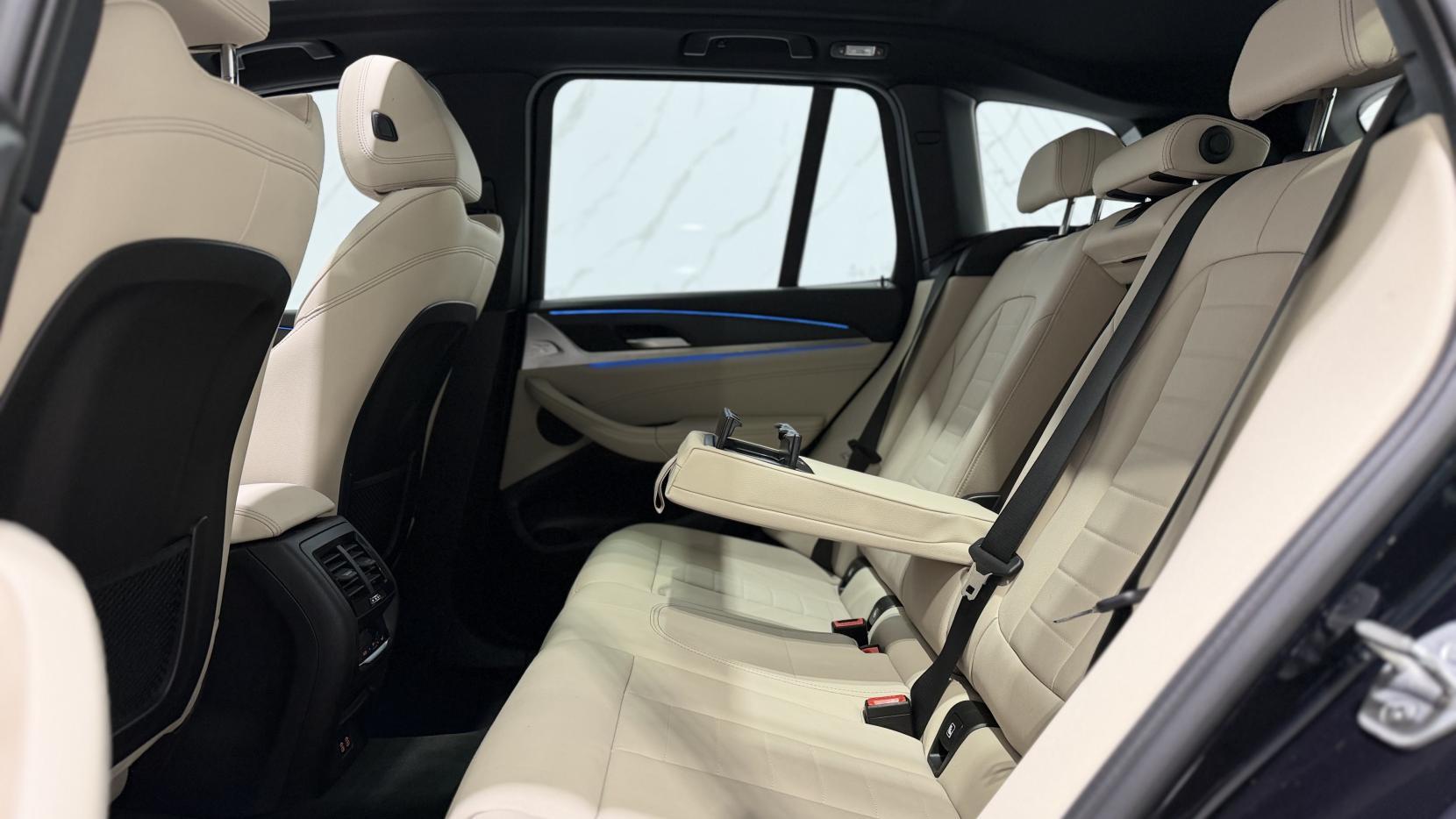 BMW X3 view 12