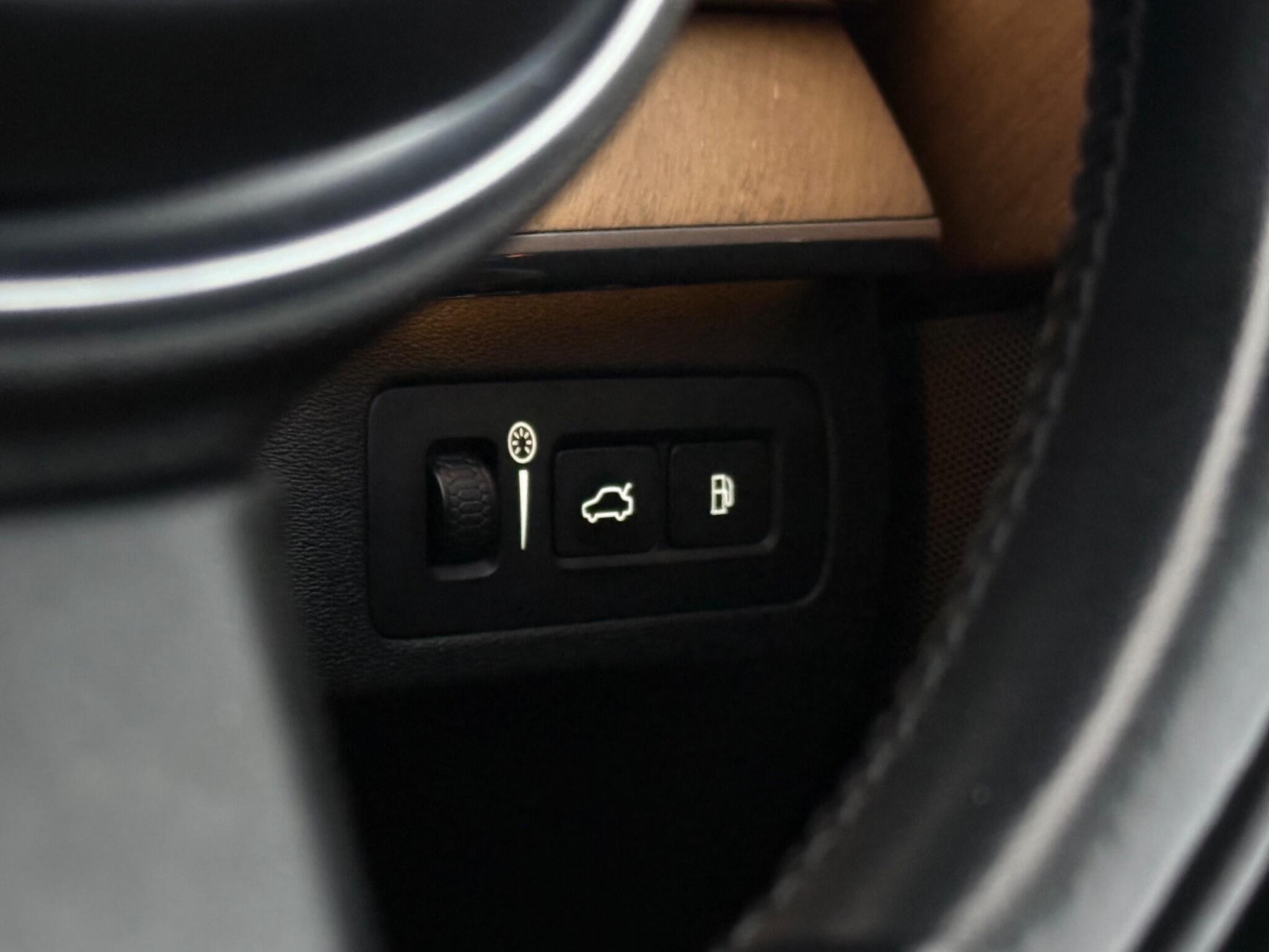 Volvo XC90 view 18