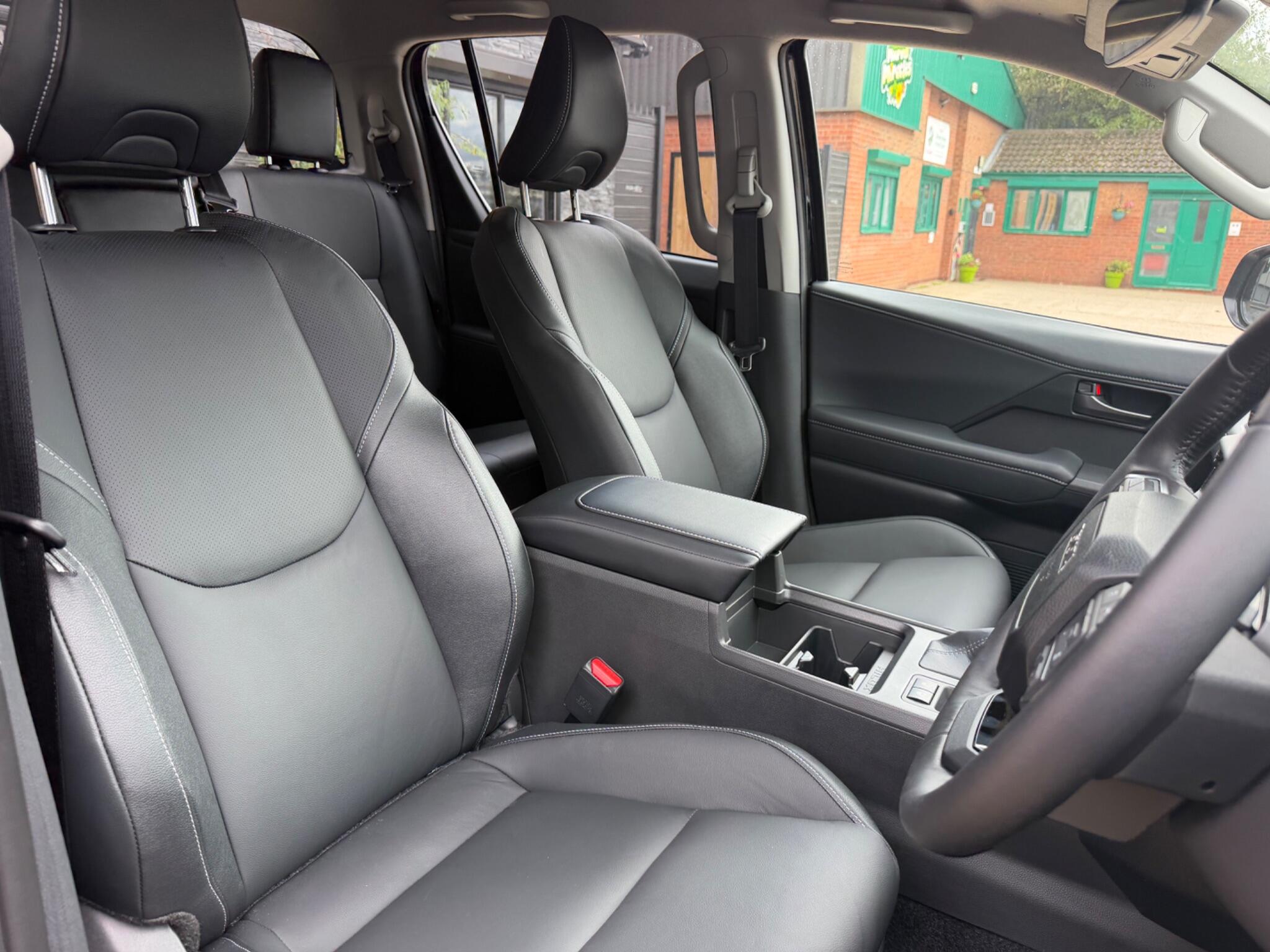 Toyota Hilux view 17