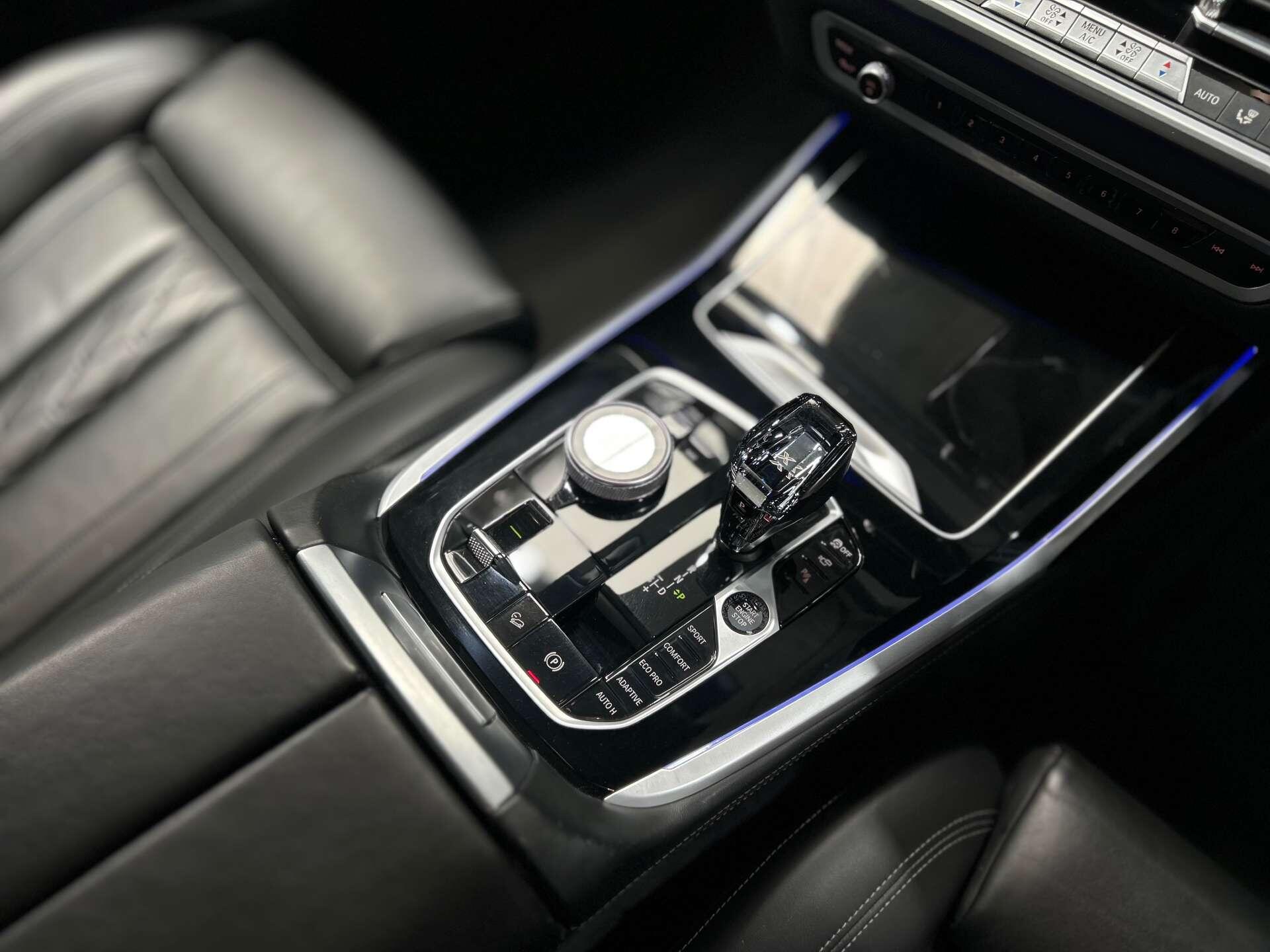 BMW X7 view 26