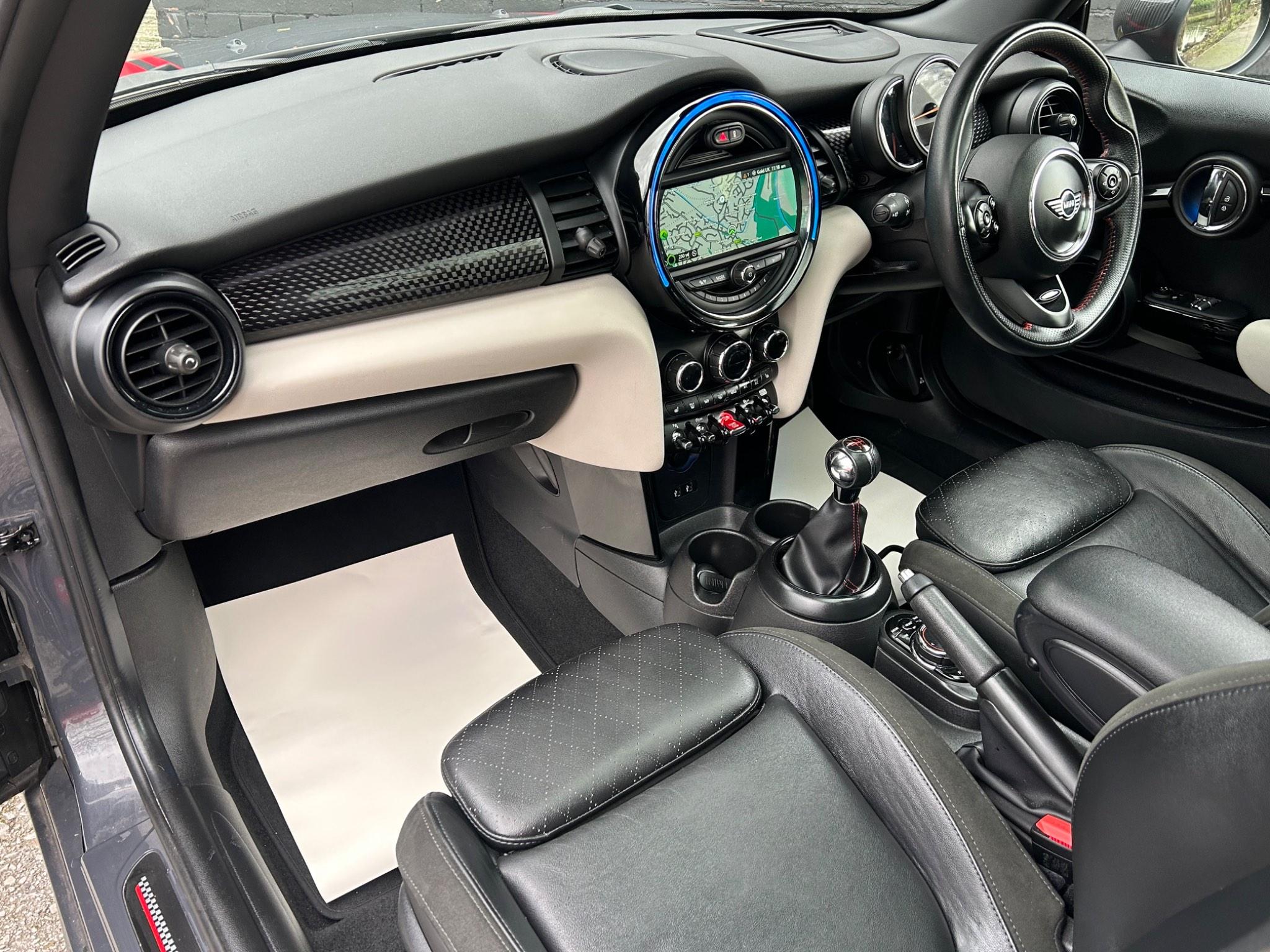 Mini Hatch view 3