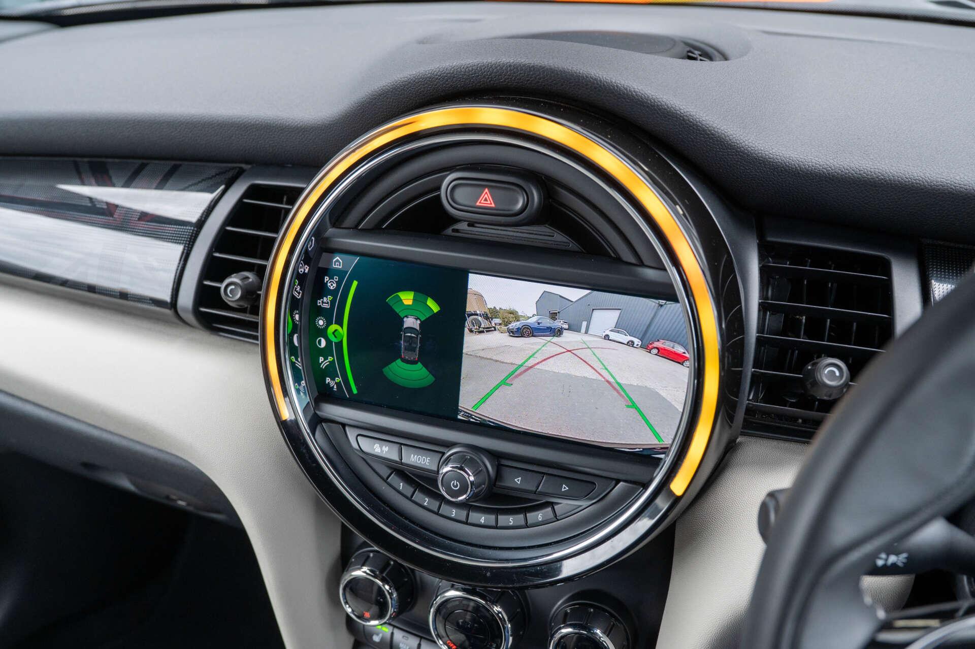 Mini Convertible view 28