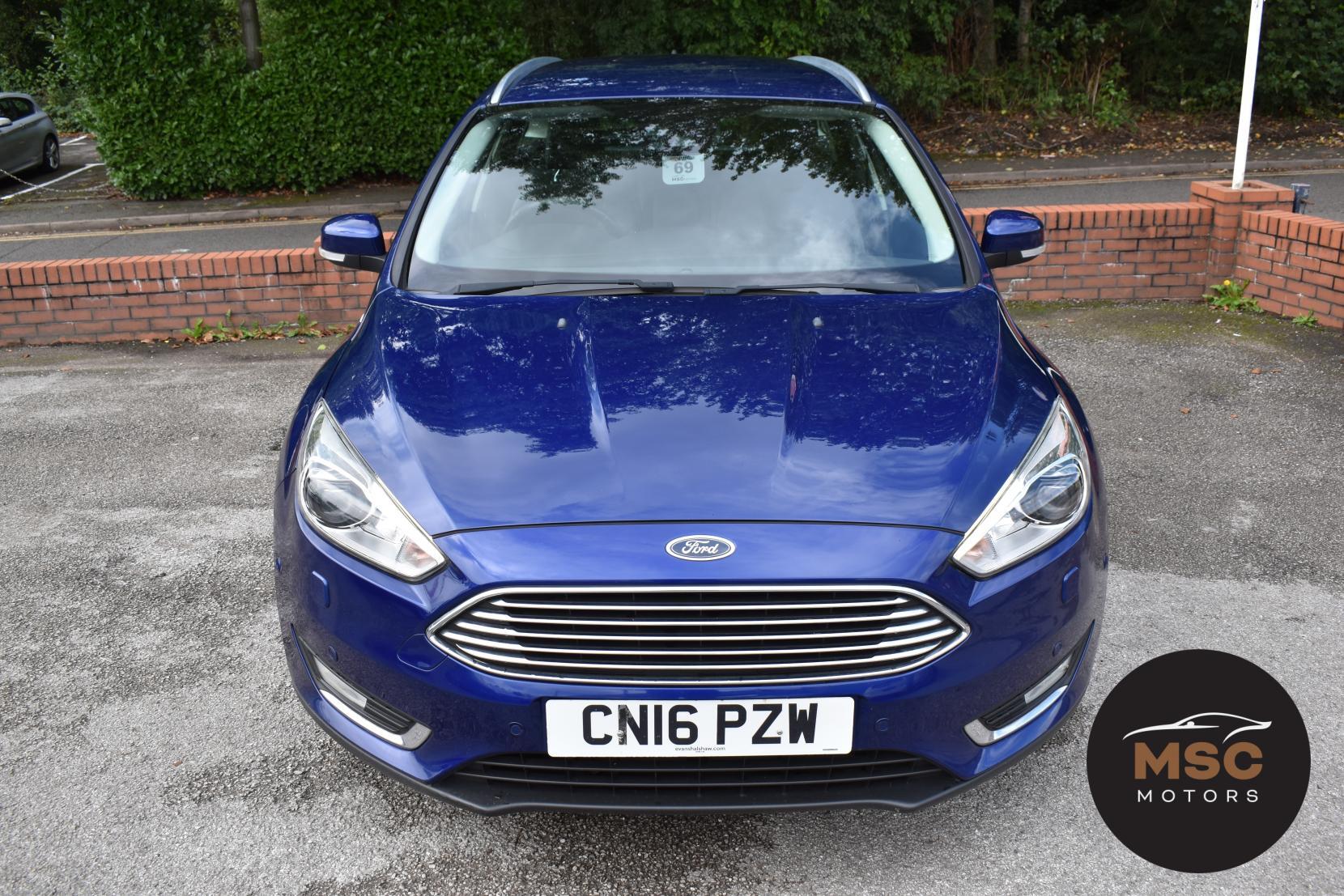 Ford Focus view 3