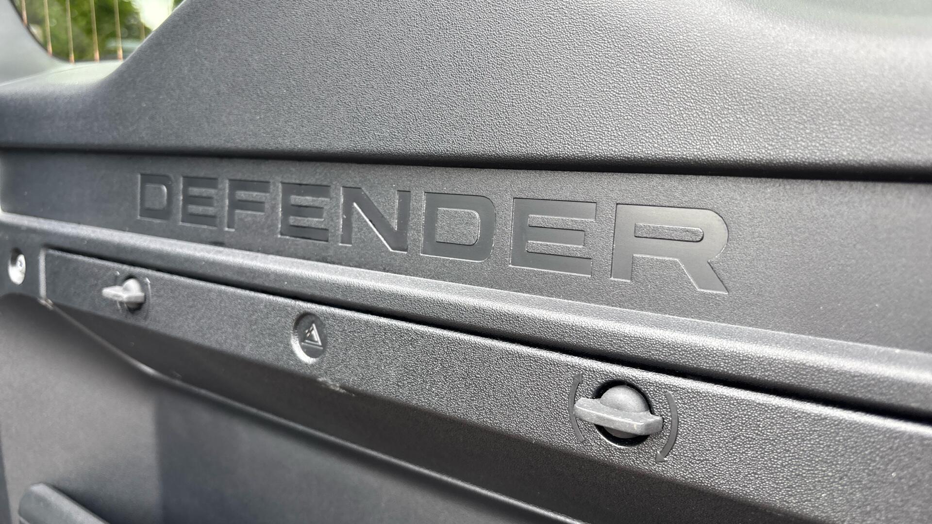 Land Rover Defender view 28