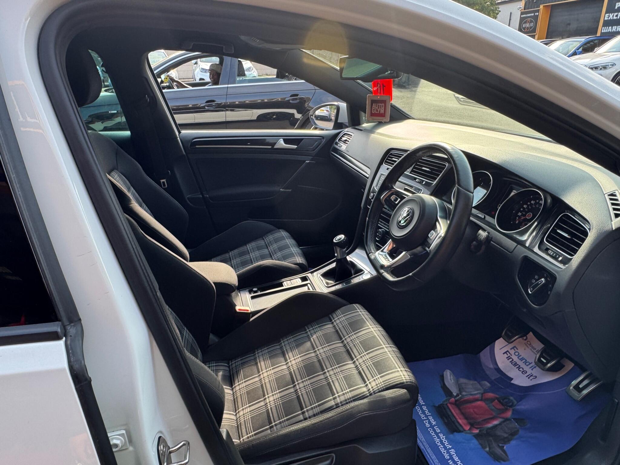 Volkswagen Golf view 10