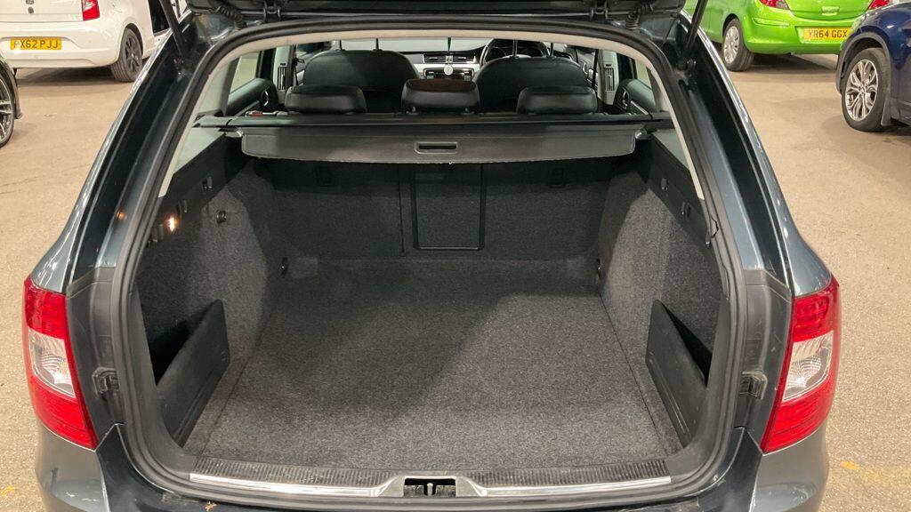 Skoda Superb view 17