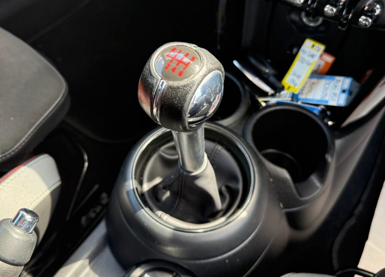 Mini Hatch view 19
